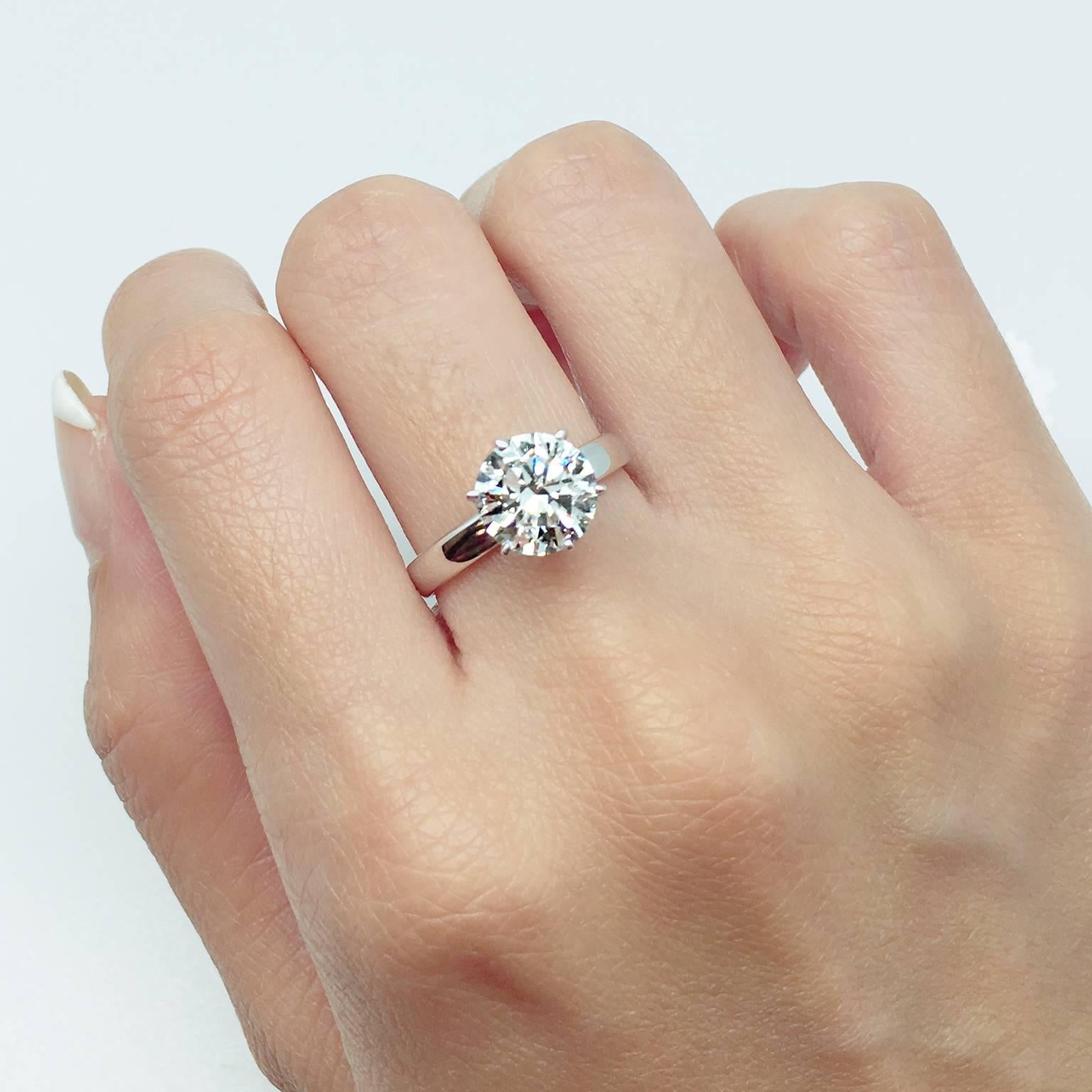 GILIN GIA Certified 2.01 Carat Round Brilliant Diamond Solitaire Engagement Ring In New Condition In Central, HK