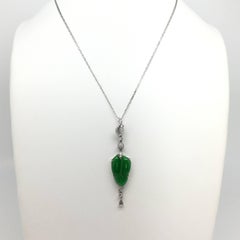 GILIN geschnitzter natürlicher grüner Jadeit Jade 'Ye-zi' Diamant-Anhänger
