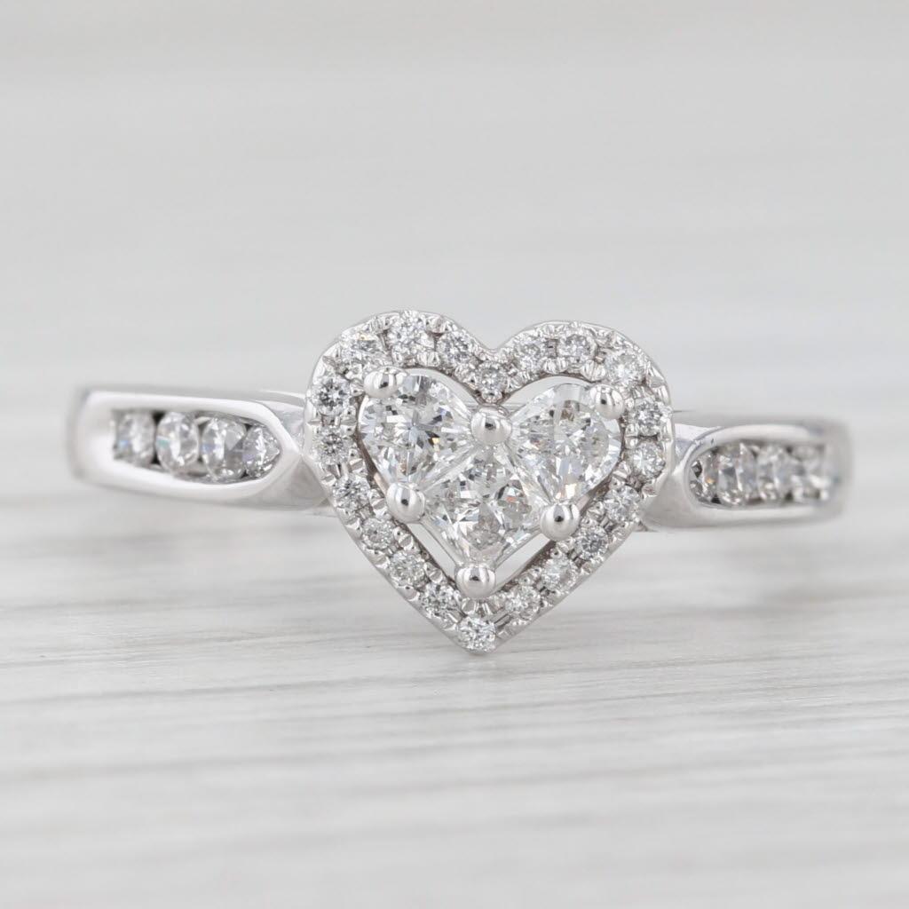Anello di fidanzamento a forma di cuore con diamante da 0,51 carati in oro bianco 14k, misura 7 In condizioni buone in vendita a McLeansville, NC