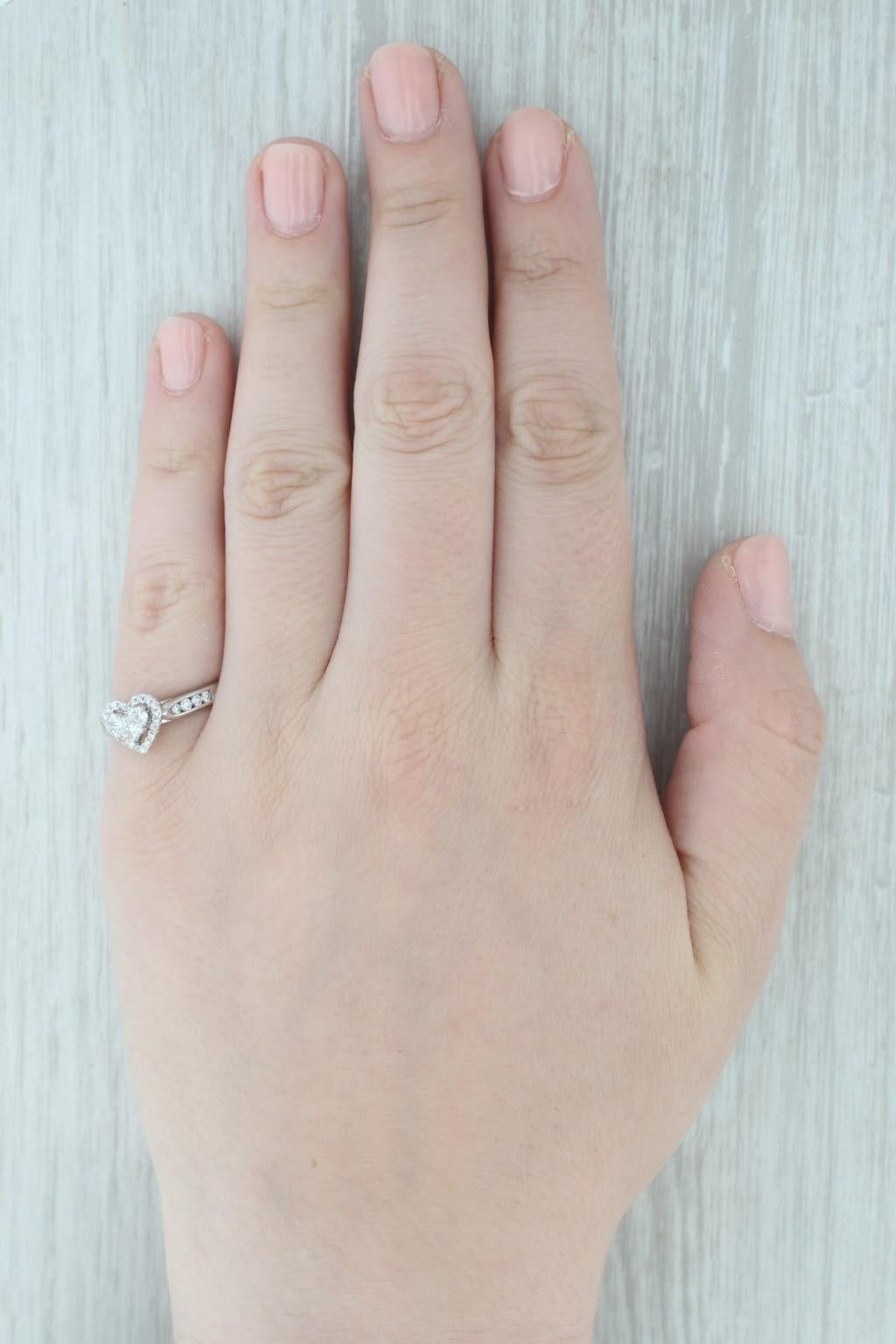 Anello di fidanzamento a forma di cuore con diamante da 0,51 carati in oro bianco 14k, misura 7 in vendita 4