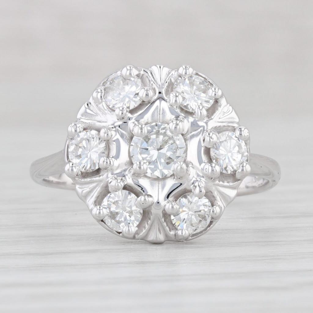 Taglio rotondo Anello a grappolo con diamanti da 0,79ctw in oro bianco 14k, misura 6,75 per il fidanzamento in vendita
