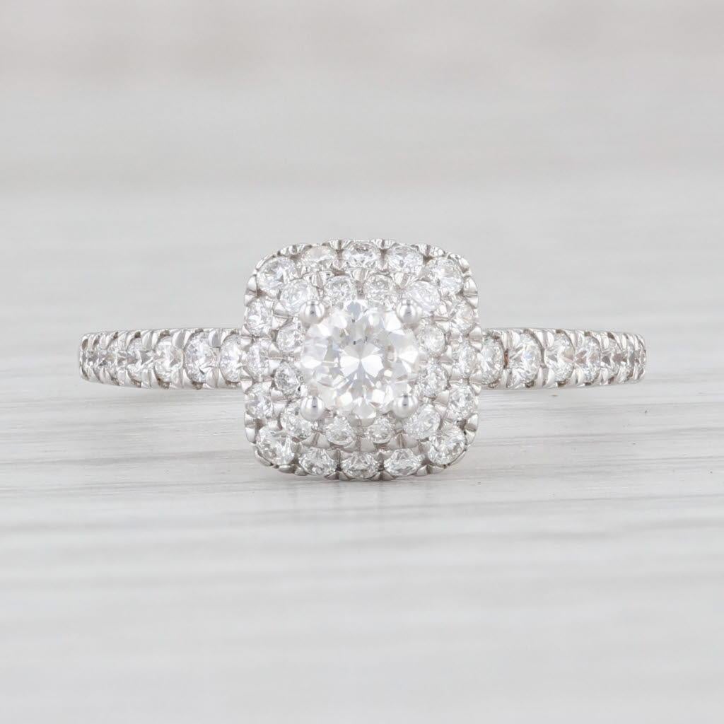 0,55 ctw Anillo de compromiso con halo de diamantes redondos Oro blanco 14k Talla 6,5 en Bueno estado para la venta en McLeansville, NC
