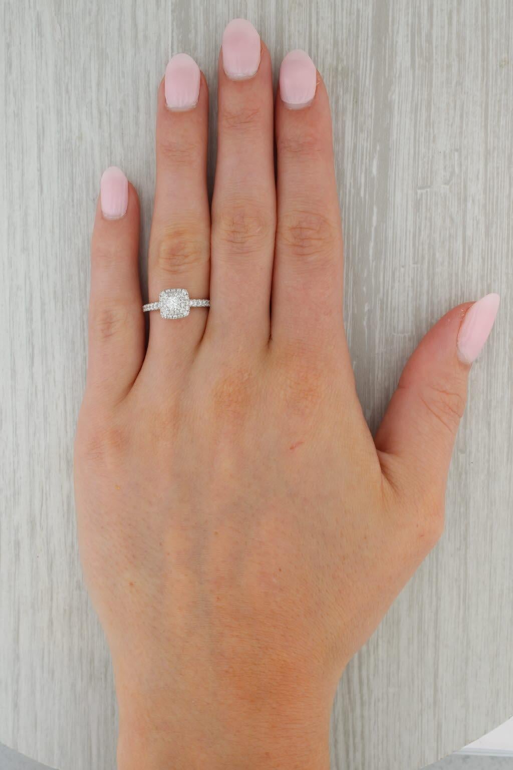 0,55 ctw Anillo de compromiso con halo de diamantes redondos Oro blanco 14k Talla 6,5 en venta 4