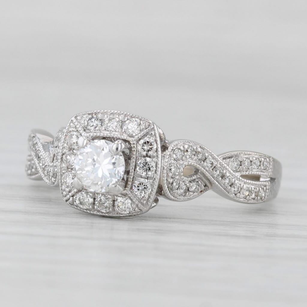 0.55ctw Anillo de compromiso con halo de diamantes redondos Oro blanco 14k Talla 6.75