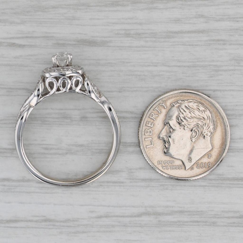 Anello di fidanzamento aureolato con diamante rotondo da 0,55 carati in oro bianco 14k, misura 6,75 in vendita 2