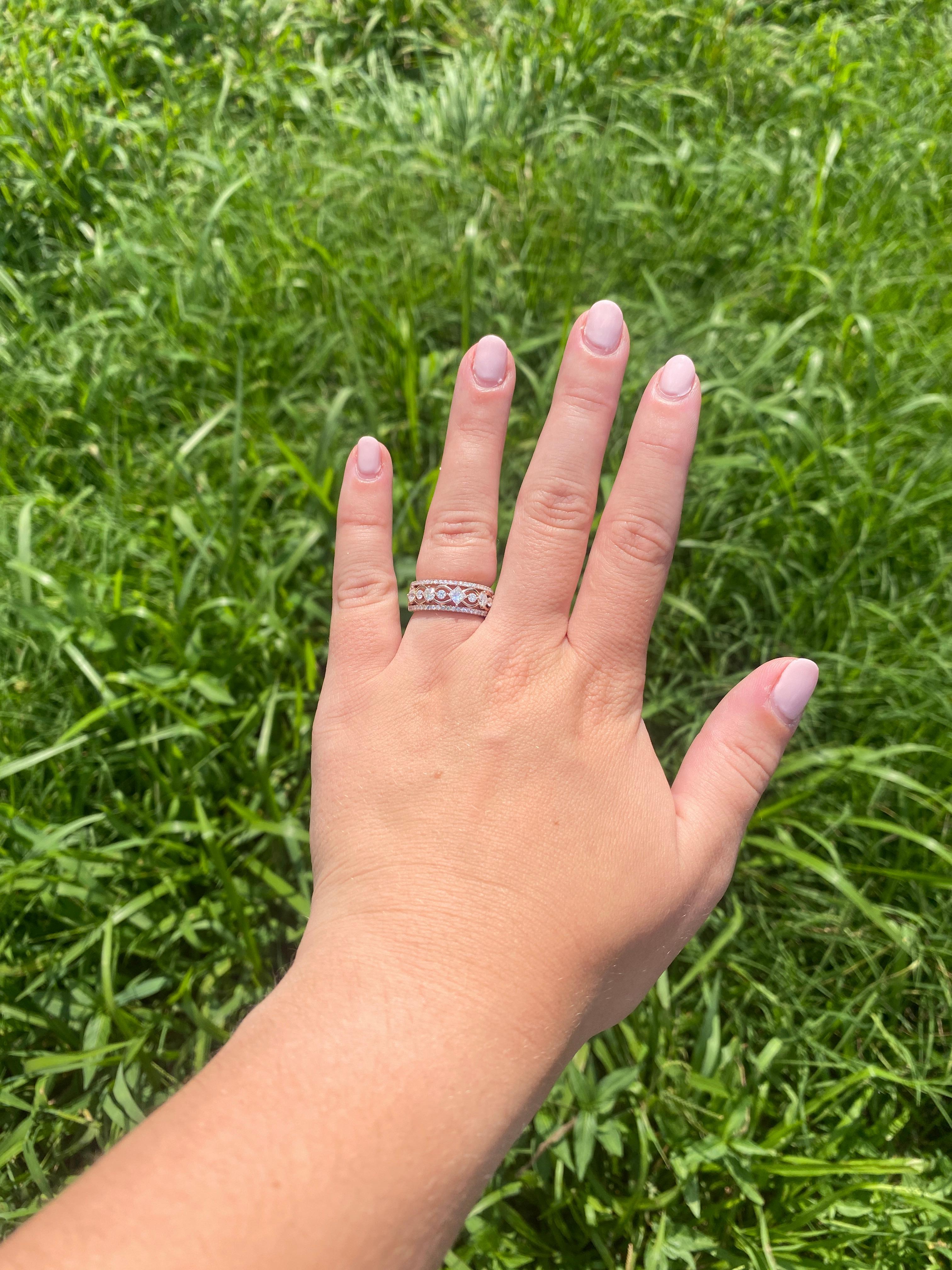 1.05ctw Diamond The Leo First Lights Band Ring, 14k Rose Gold, Ring Size 6 en vente 1