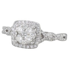 Anello di fidanzamento aureolato con diamante rotondo da 0,57 carati in oro bianco 14k, misura 10