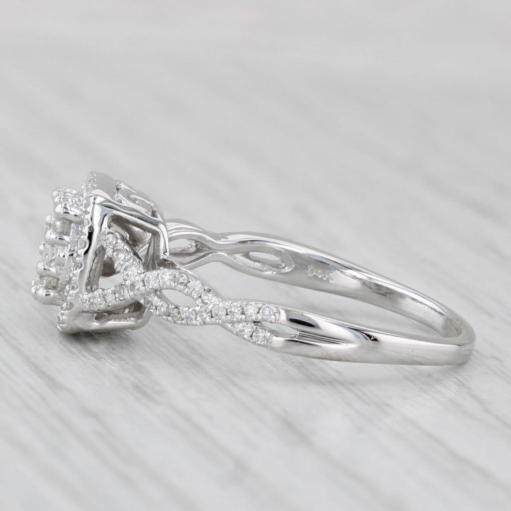 da uomo o donna Anello di fidanzamento aureolato con diamante rotondo da 0,57 carati in oro bianco 14k, misura 10 in vendita