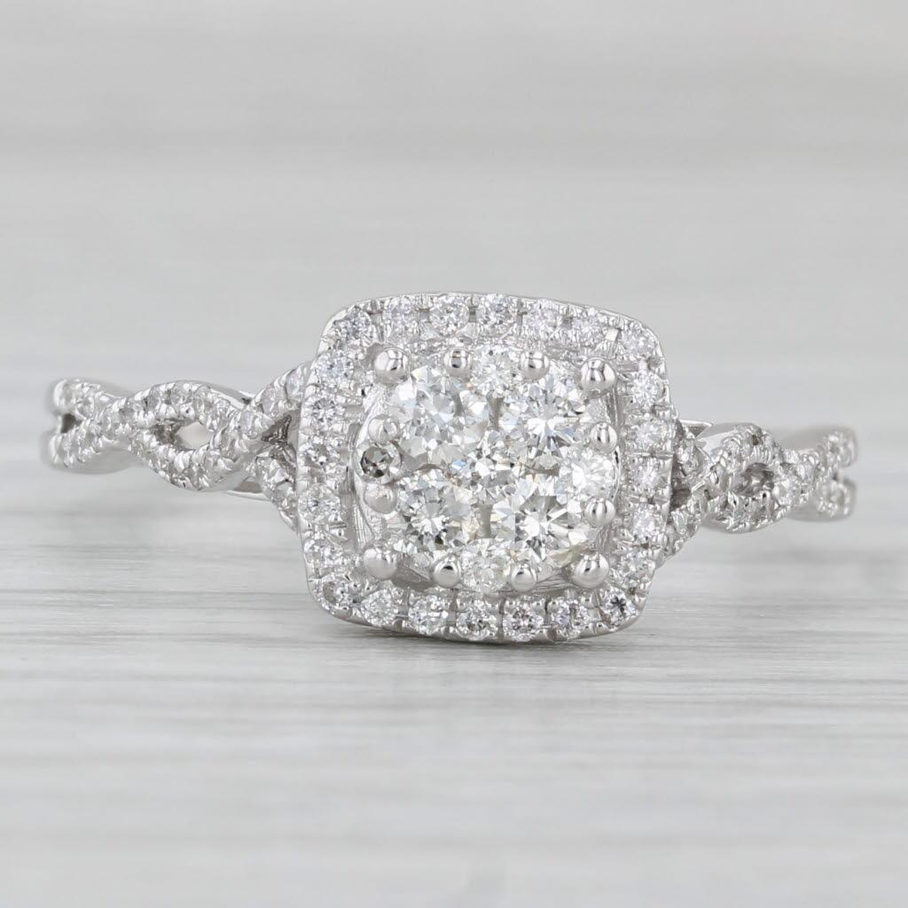 Anello di fidanzamento aureolato con diamante rotondo da 0,57 carati in oro bianco 14k, misura 10 In condizioni buone in vendita a McLeansville, NC