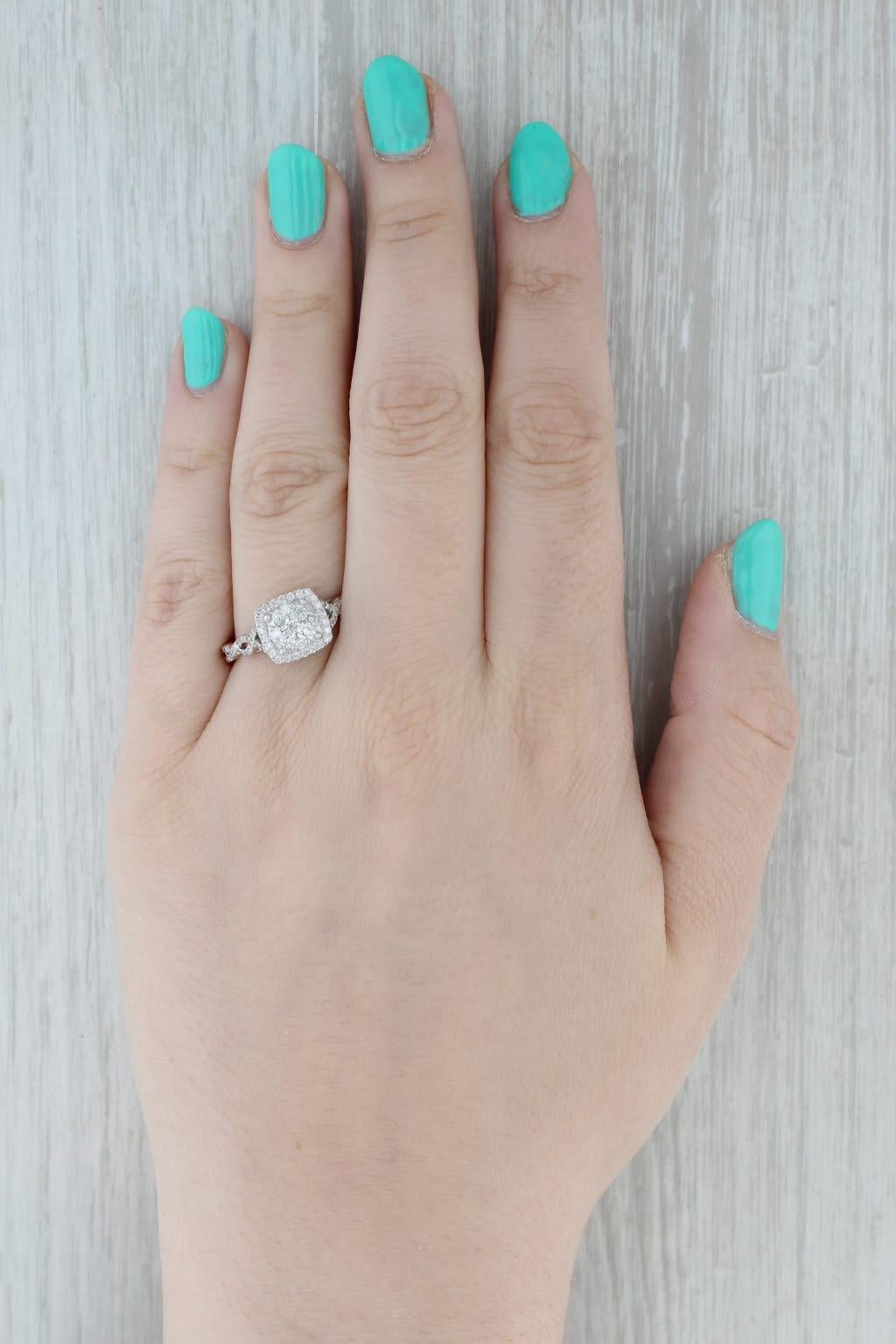 Anello di fidanzamento aureolato con diamante rotondo da 0,57 carati in oro bianco 14k, misura 10 in vendita 5