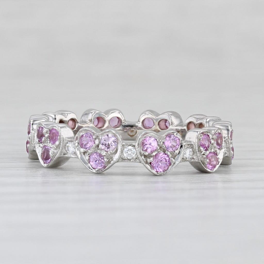 Taglio rotondo Anello di eternità con diamante e zaffiro rosa da 1 ctw in oro bianco 18 carati impilabile in vendita