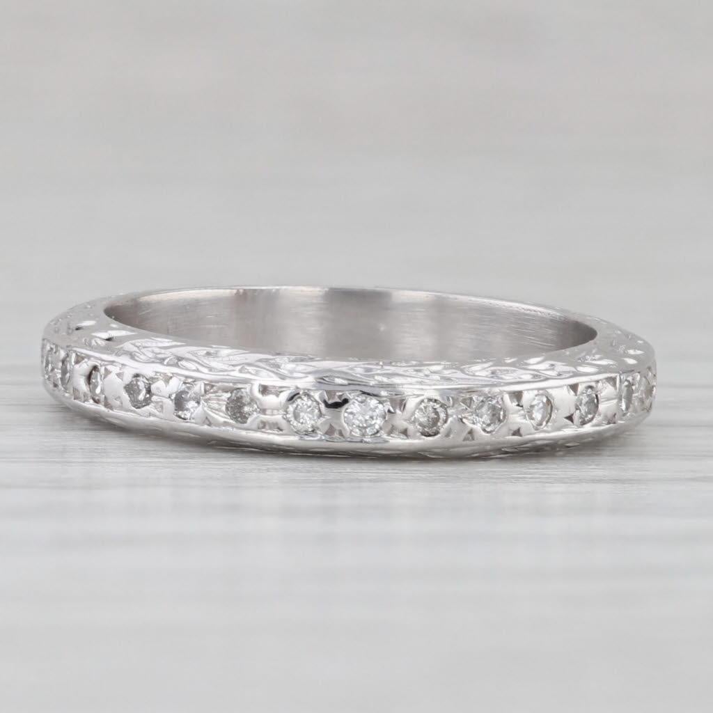 Taglio rotondo Fascia nuziale di eternità con diamante da 0,24 ct. in oro bianco 14k Impilabile per anniversario in vendita