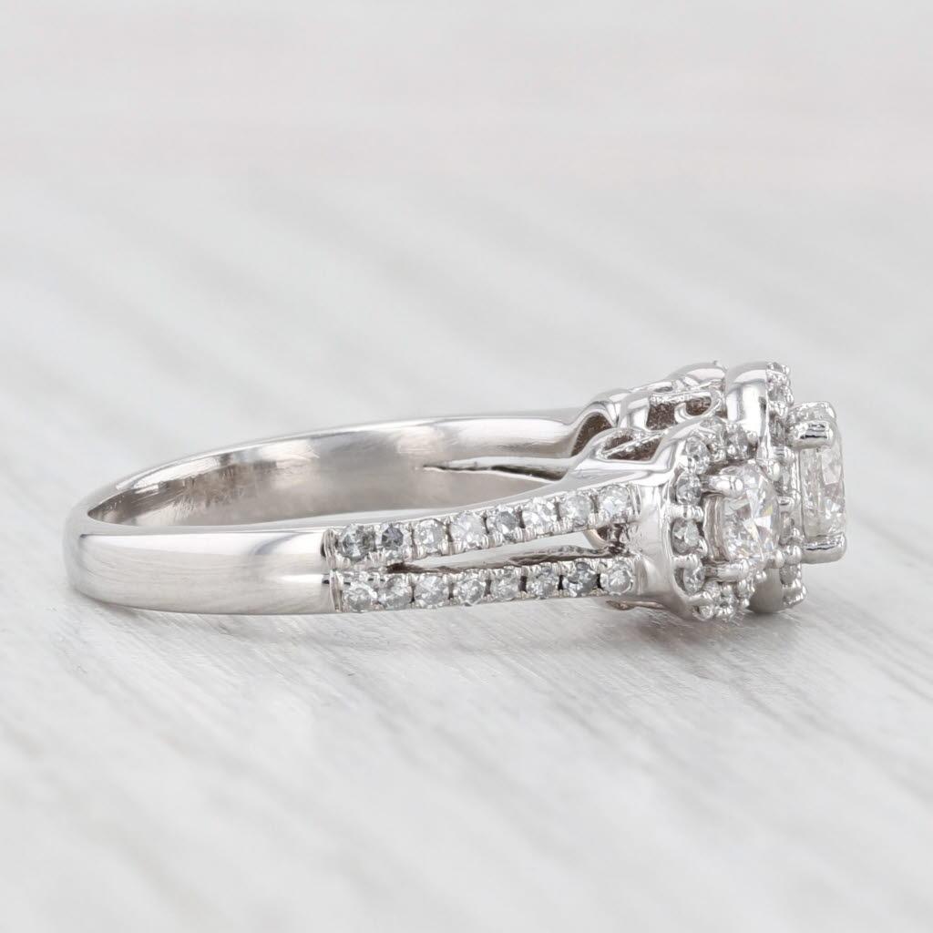 Informazioni sulla gemma:
- Diamanti naturali -
Carati totali - 0,59ctw (0,33ct centro, 0,26ctw lati)
Taglio - Brillante rotondo
Colore - F - H.
Chiarezza - I1 

- Diamanti naturali -
Carati totali - 0,38ctw
Taglio - Brillante rotondo
Colore - F -