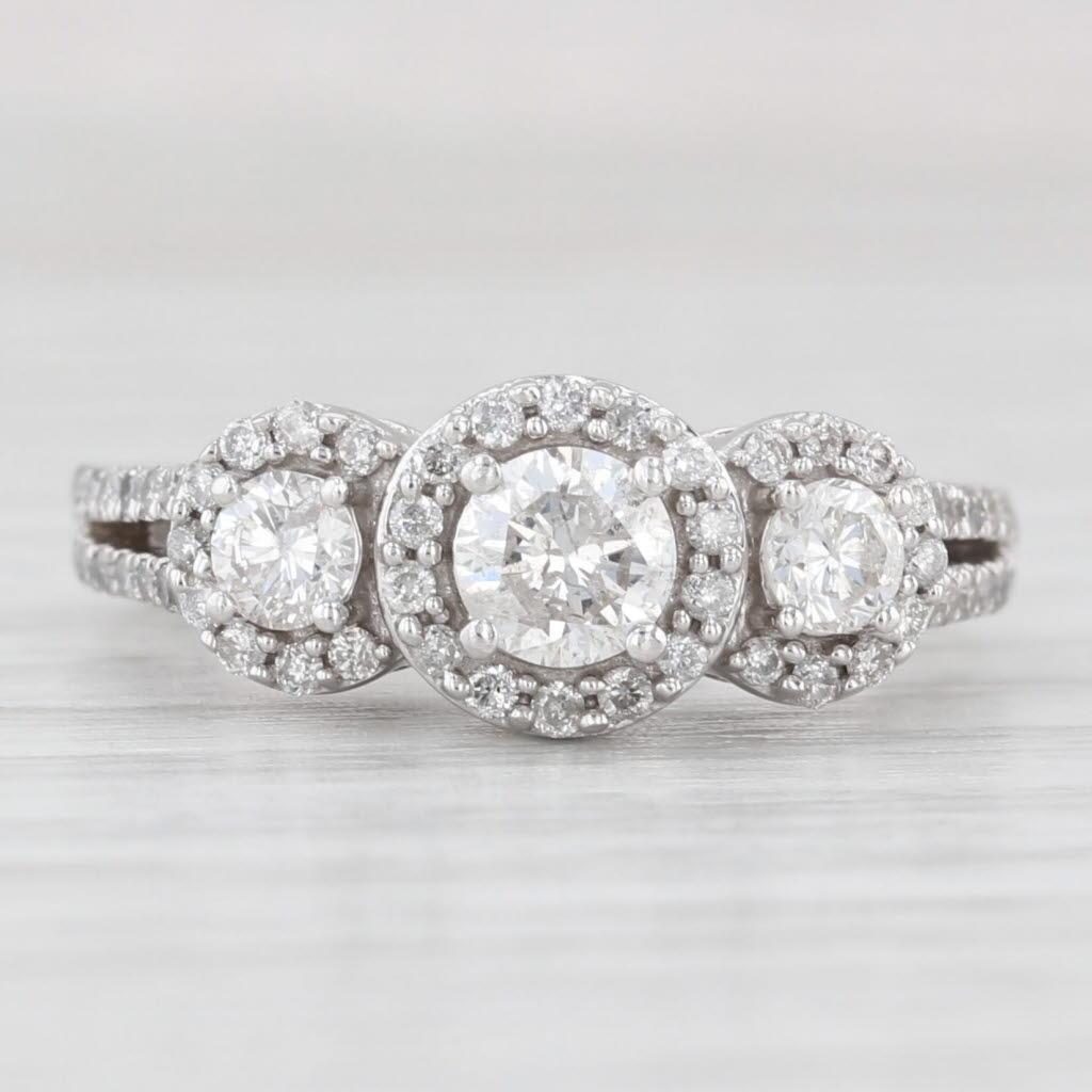 Anello di fidanzamento a 3 pietre con diamante da 0,97ctw in oro bianco 14k, misura 5,75 In condizioni buone in vendita a McLeansville, NC