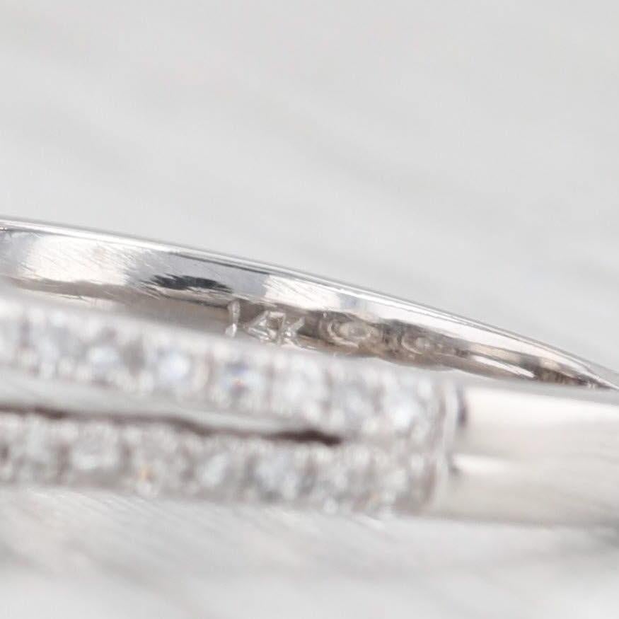 Anello di fidanzamento a 3 pietre con diamante da 0,97ctw in oro bianco 14k, misura 5,75 in vendita 2