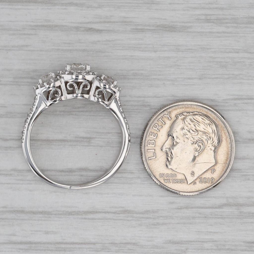 Anello di fidanzamento a 3 pietre con diamante da 0,97ctw in oro bianco 14k, misura 5,75 in vendita 1
