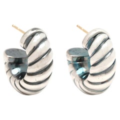Orecchini a cerchio “Sculpted Cable” di David Yurman, argento sterling, oro giallo 14k