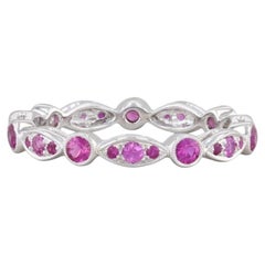 Neuer Beverley K. Eternity-Ring mit Rubinen (insgesamt 0,63 Karat) aus 14-karätigem Weißgold, Größe 5,75, kombinierbarer Ring