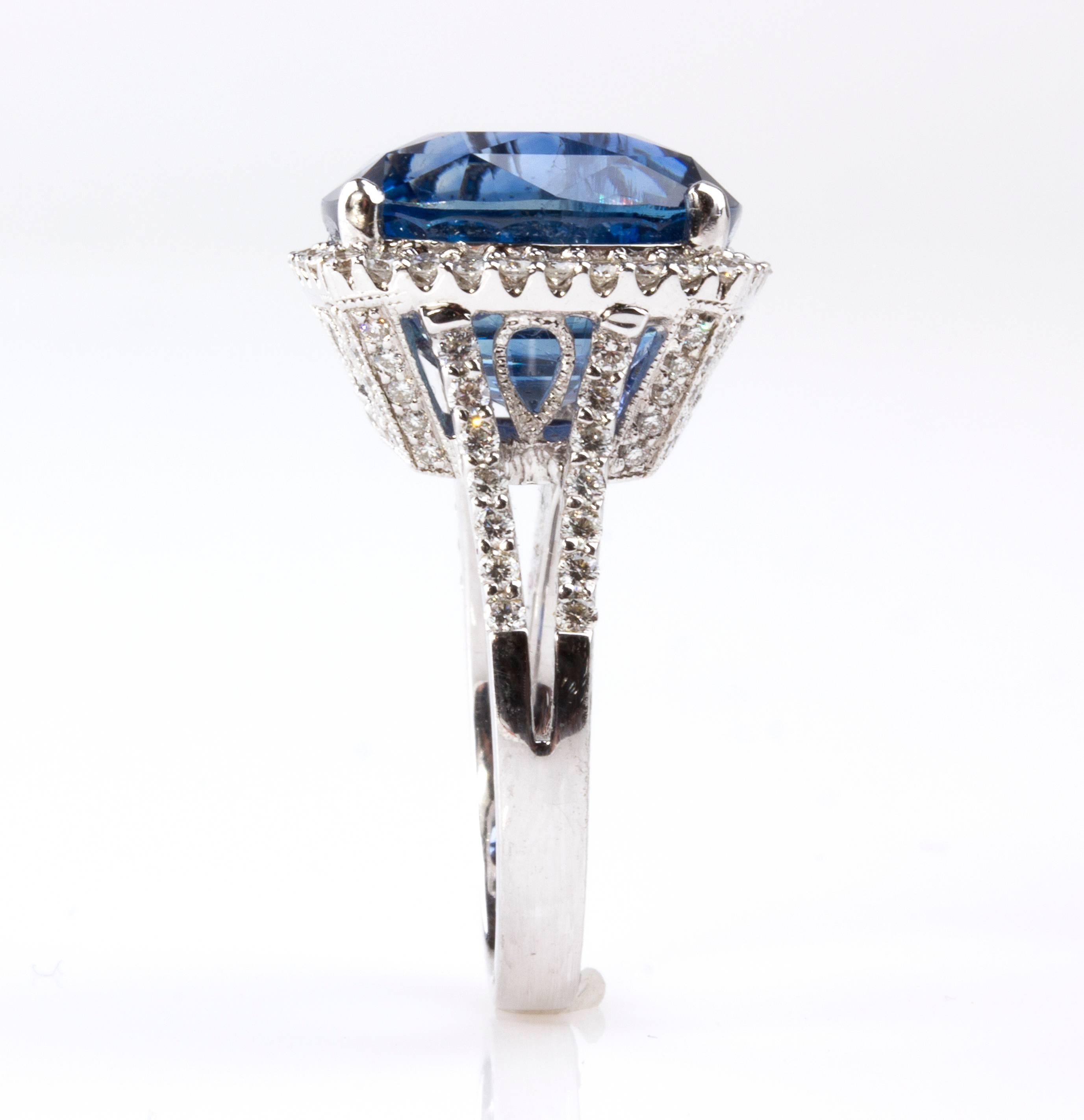 Sapphire and Diamond Ring  In Excellent Condition For Sale In Rome, IT