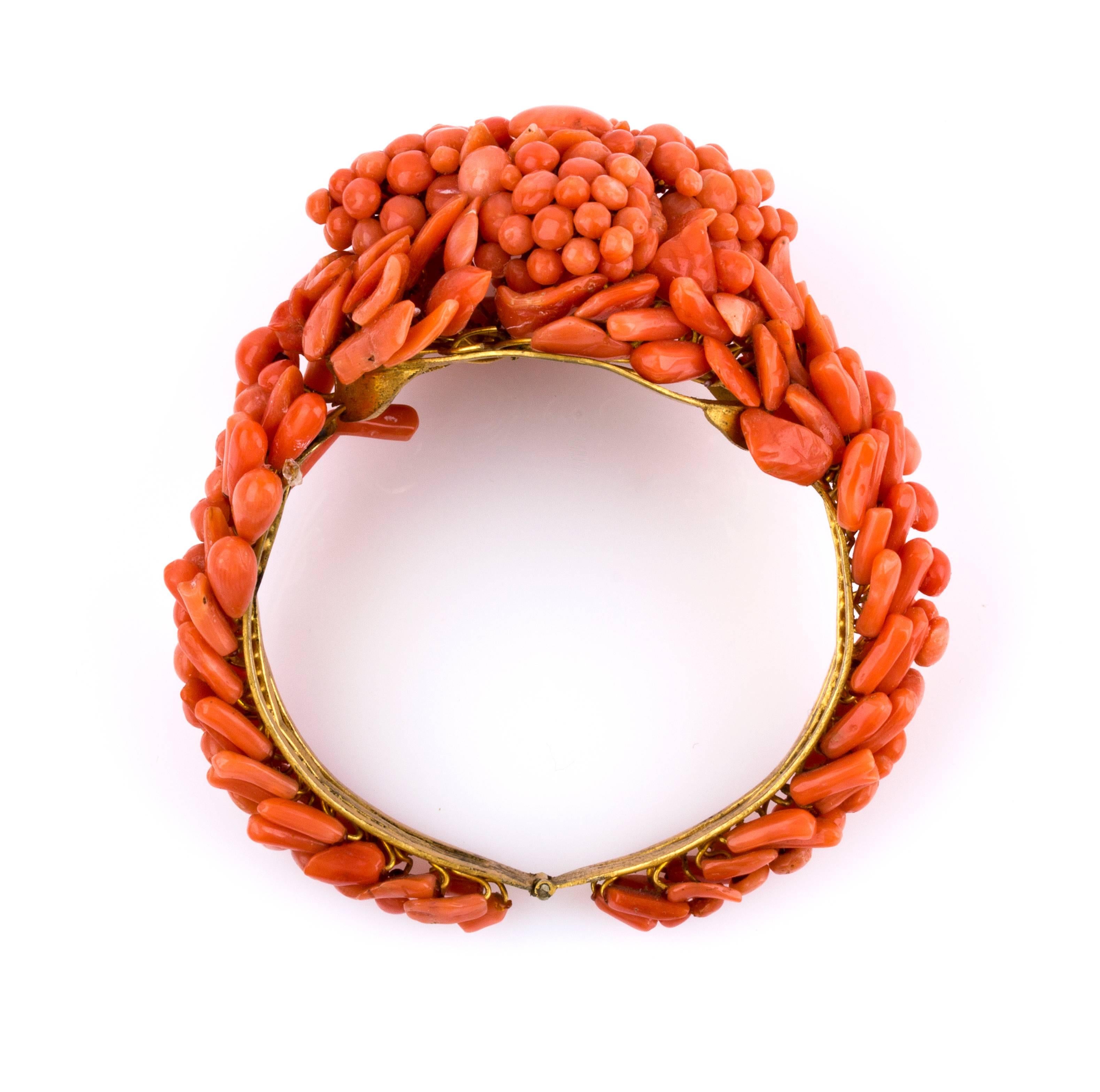 Coral Bracelet, Sicily Italy, Early 20th Century In Good Condition For Sale In Rome, IT
