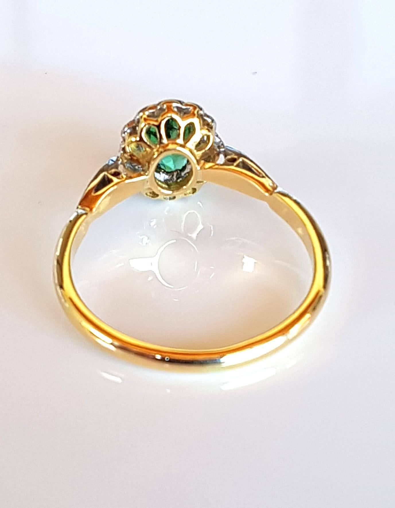 Art Deco Green Tourmaline and Diamond Ladies Cluster Dress Ring In Excellent Condition For Sale In Perth, AU