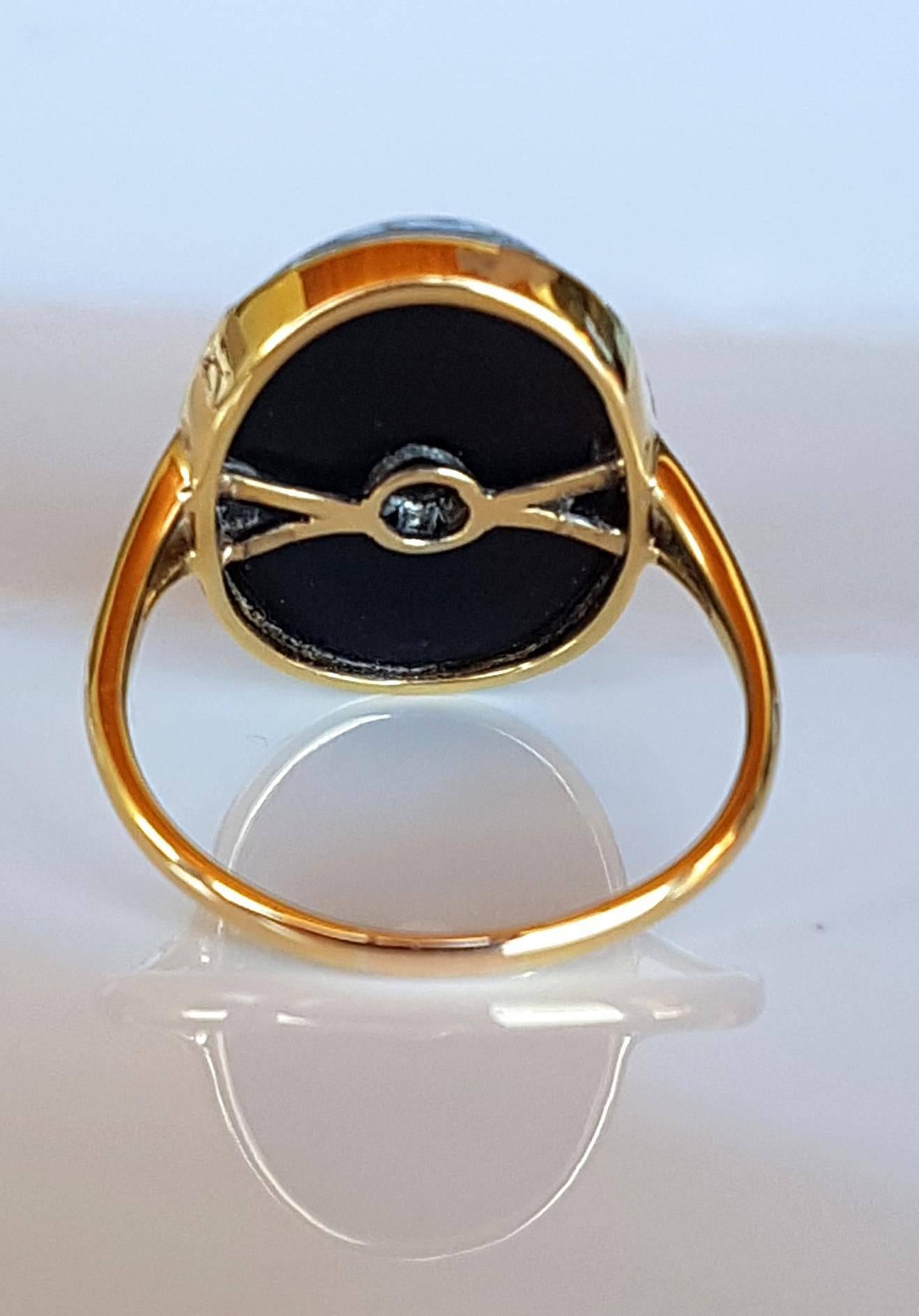 Gorgeous oval banded agate ring set with a centre diamond in 18ct gold. Currently size L (US=5 1/2) and will be safely sized by our expert jewellers free of charge if required. Banded Agate, English, circa 1900.