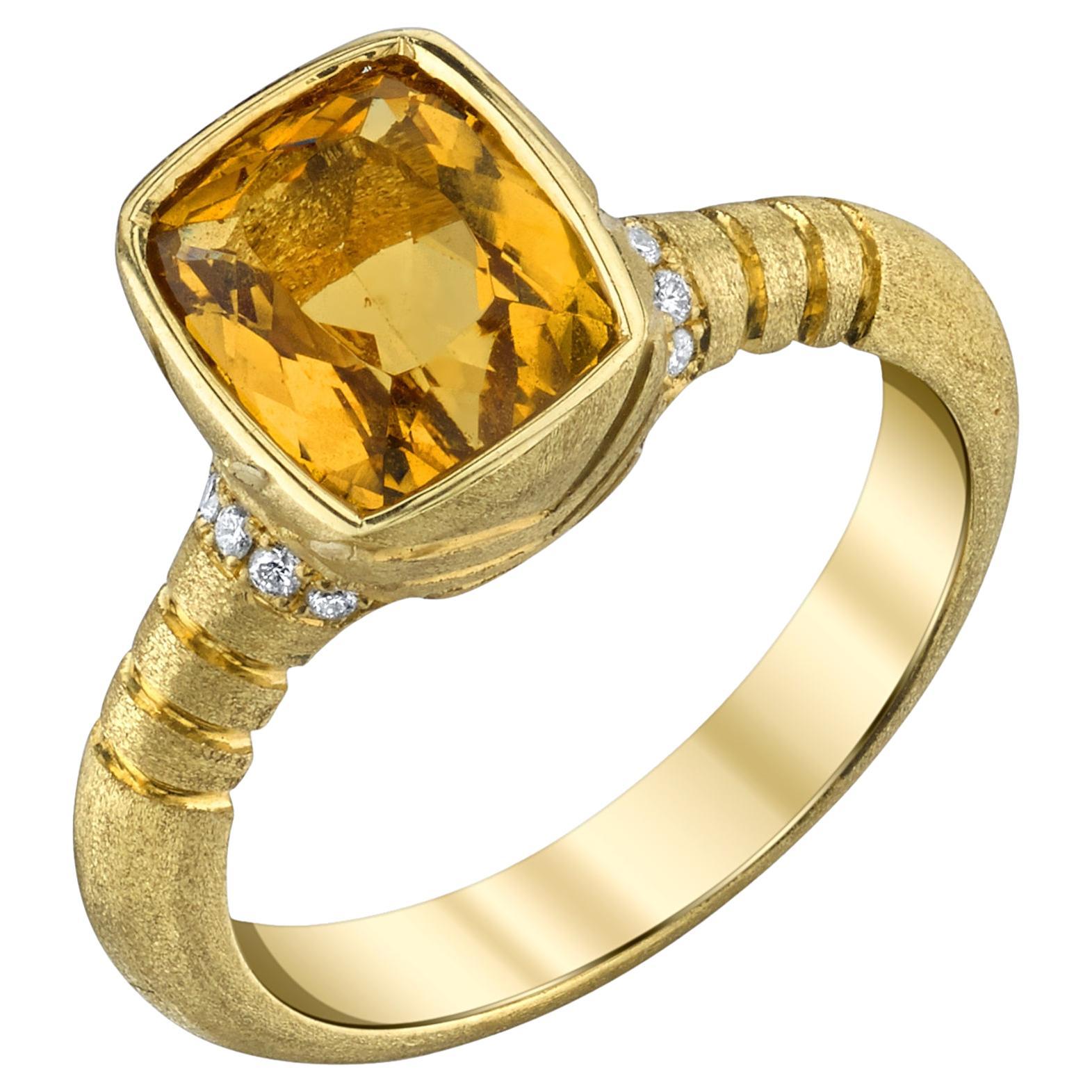 Anello con berillo dorato e diamanti in oro giallo 18 carati, 2,76 carati in vendita