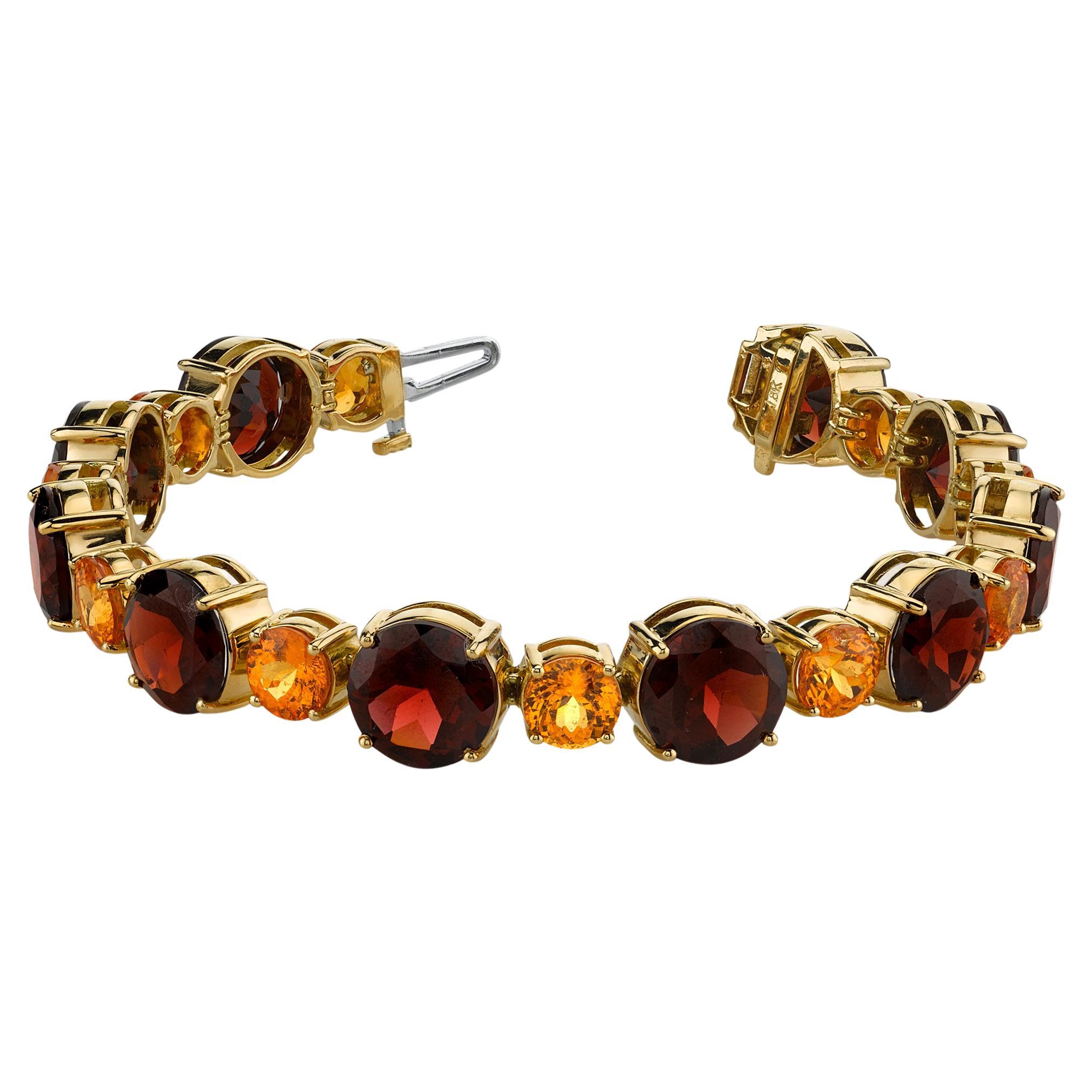 Tennisarmband aus Spessartin und rotem Granat, insgesamt 54,87 Karat in Gelbgold im Angebot