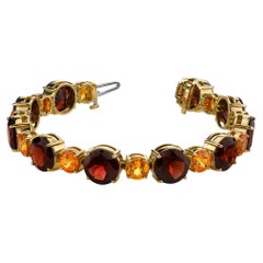 Tennisarmband aus Spessartin und rotem Granat, insgesamt 54,87 Karat in Gelbgold