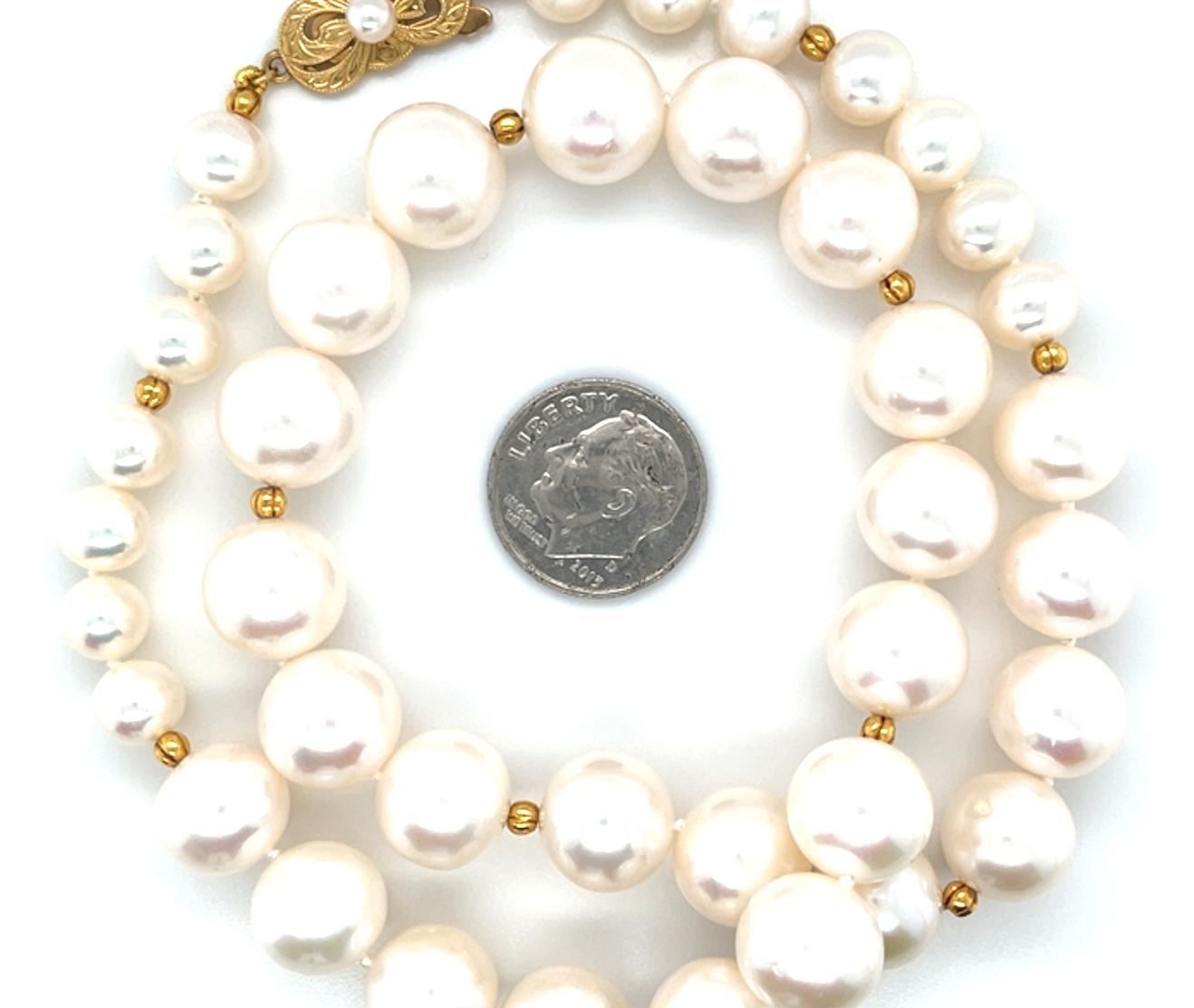 Collana di perle bianche da 10 e 7 mm con accenti in oro giallo 18 carati In condizioni Nuovo in vendita a Los Angeles, CA