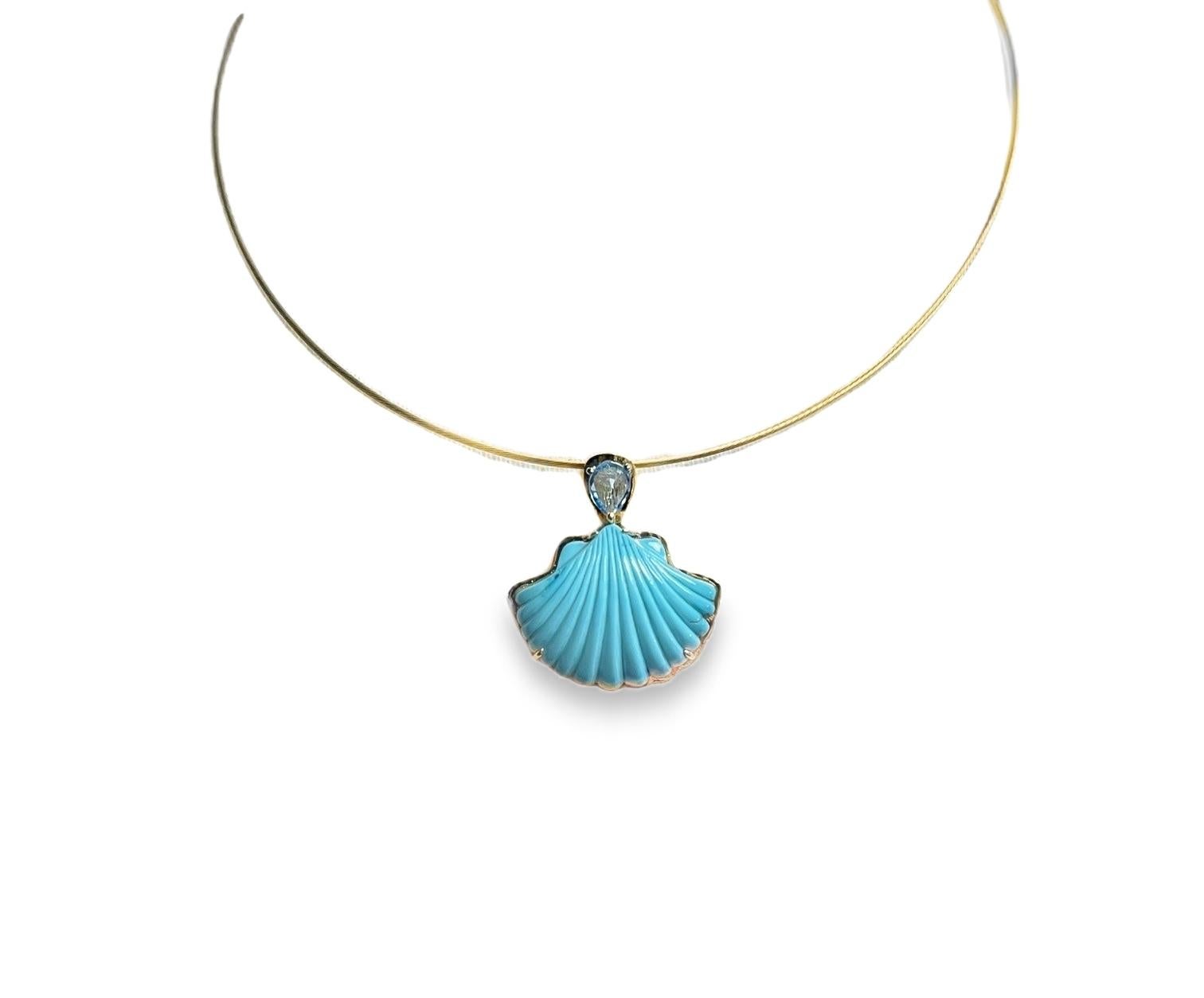 Colgante Concha Turquesa Mina Bella Durmiente Tallado a Mano Oro 18k en Nuevo estado para la venta en Los Angeles, CA