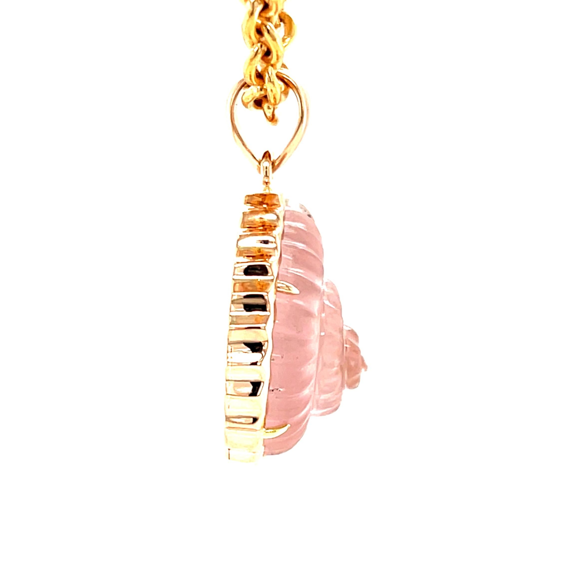 Artigiano Ciondolo con conchiglia Nautilus in quarzo rosa intagliato a mano in oro rosa 18 carati, 20,89 carati in vendita