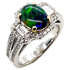 1.11 Anillo de cóctel de ópalo negro australiano y diamantes en oro blanco de 18k
