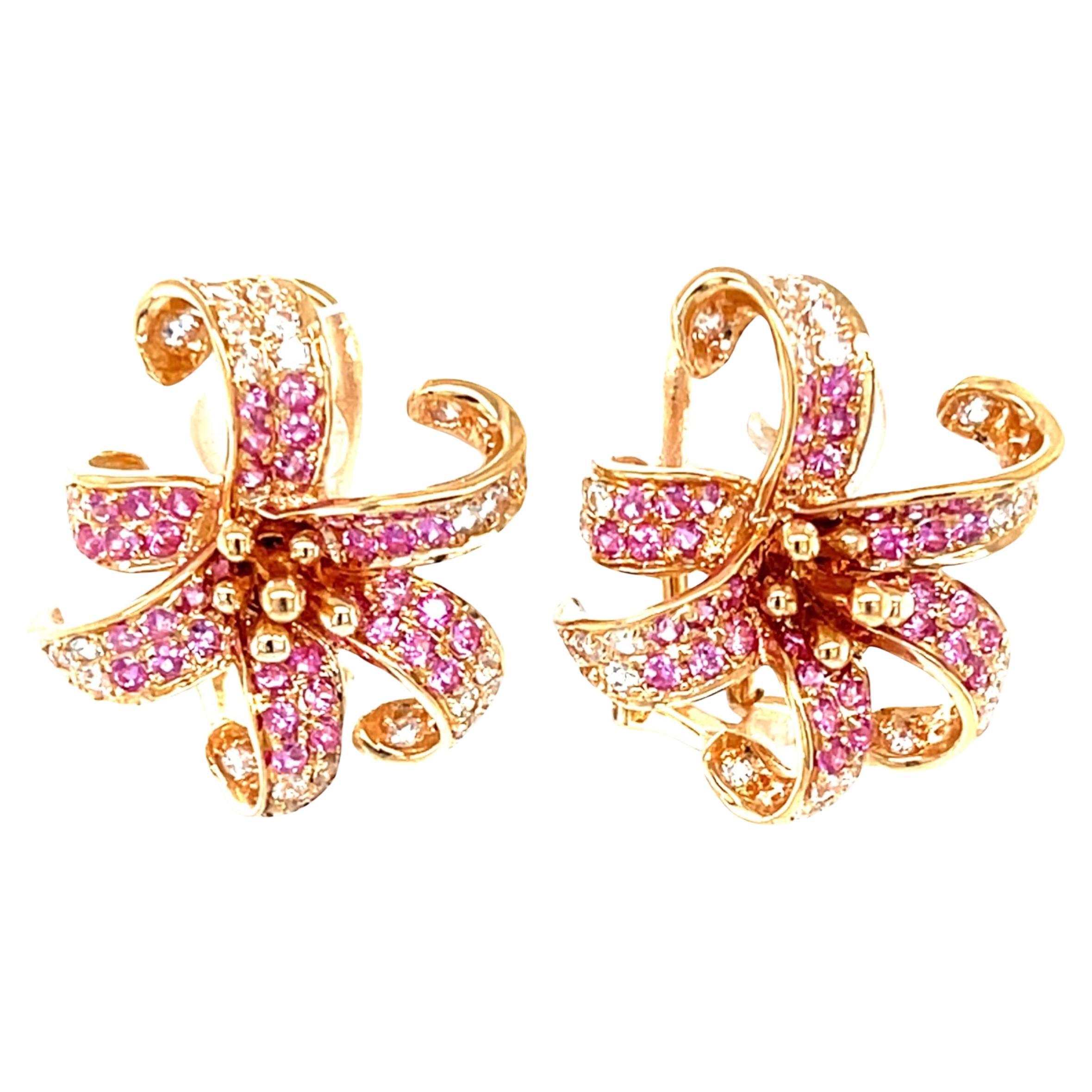 Boucles d
oreilles à pince en or rose 18k "Rubrum Lily" rose et saphir blanc en vente