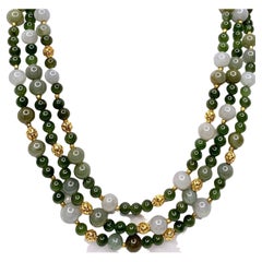3-reihige, mehrfarbige, perlenbesetzte Jade-Halskette mit Akzenten aus 18k und 22k Gelbgold
