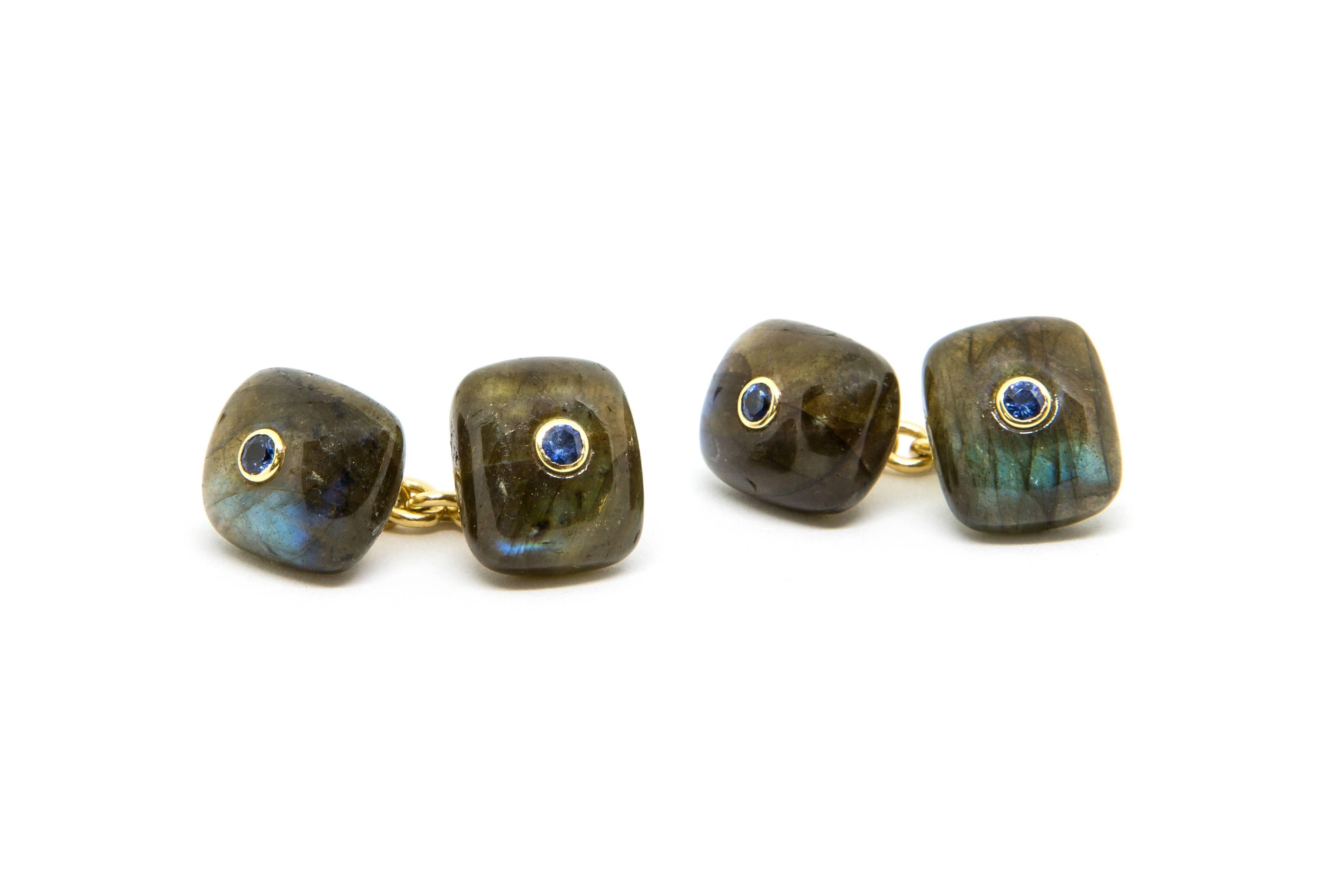 Cushion-shaped Labradorite set with Sapphire in 18K Yellow Gold. Signed Trianon.
 
	•	4 labradorites: 13.3 x 11.25 mm
	•	4 sapphires: 2.25 mm
	•	Total weight: 10.4 grams


