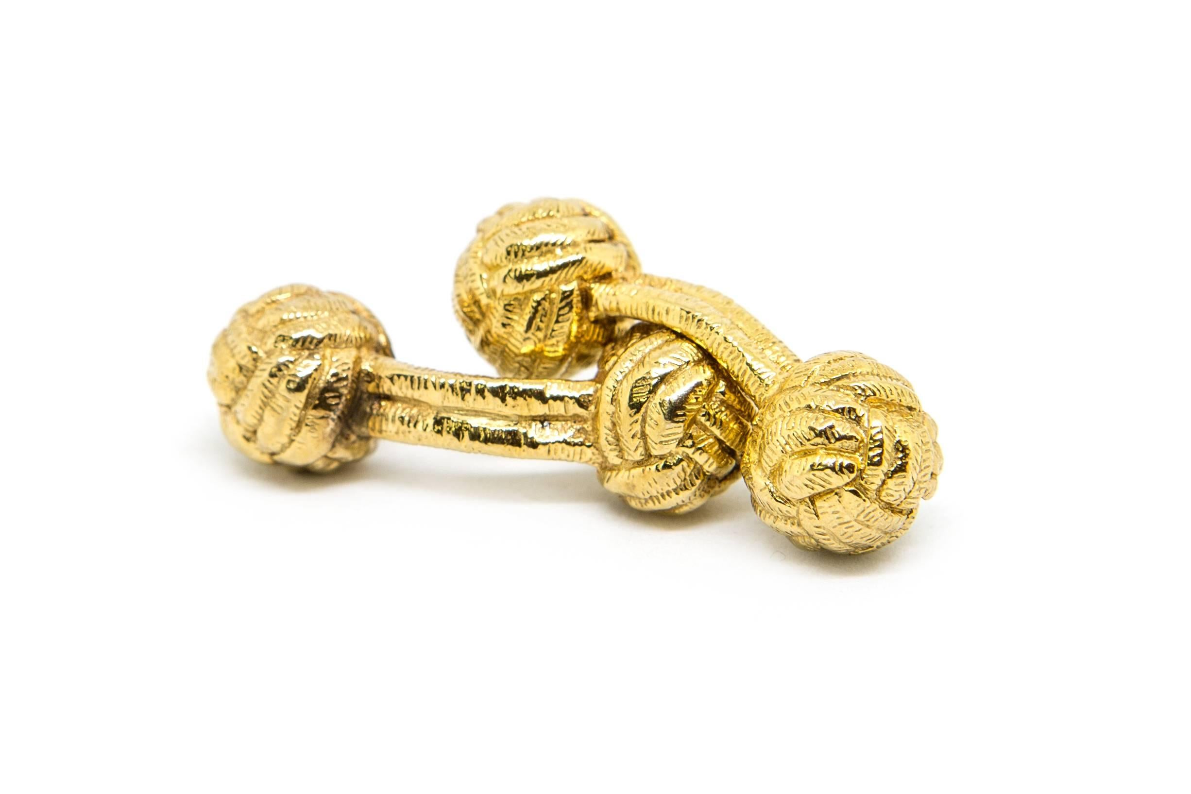 A pair of 9K yellow gold woven knot cufflinks. London 1989 by Theo Fennel.

	•	Knots 9.5 mm in diameter
	•	Length: 26.5 mm
	•	Total weight: 16.7 grams

Price: £ 490
