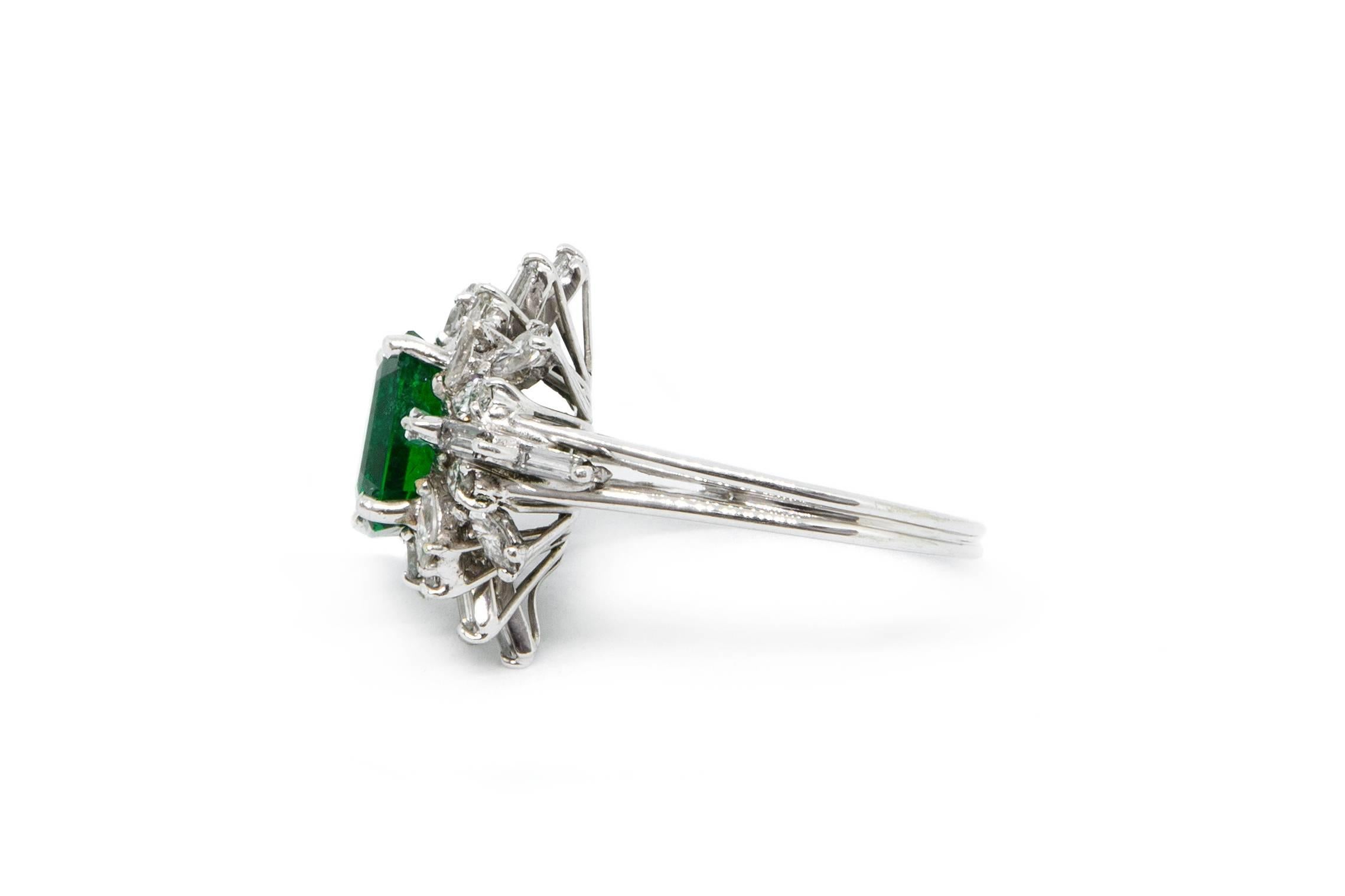 Art Deco Certified Natural Emerald and Diamond Cluster Ring Set in 18 Carat White Gold For Sale
