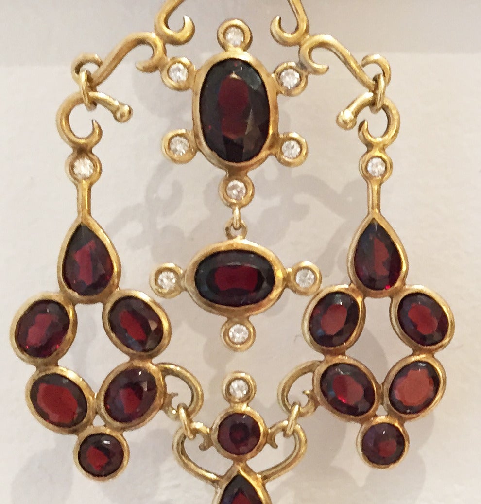 1980s H. Stern Garnet Diamond Gold Chandelier Earrings In Good Condition In New York, NY