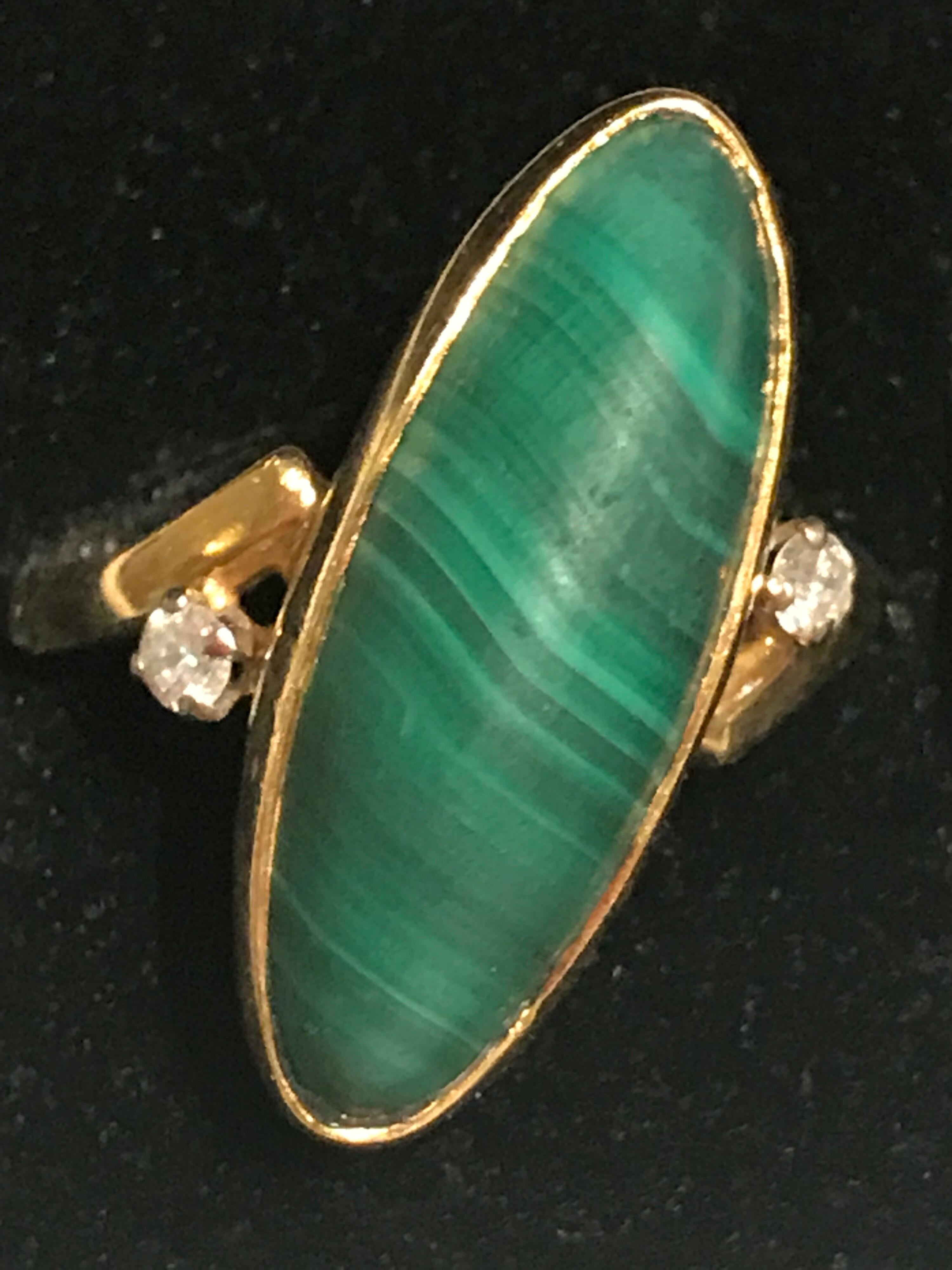 Malachite and Diamond 18 Karat Dress Ring In Good Condition For Sale In Oxford, GB