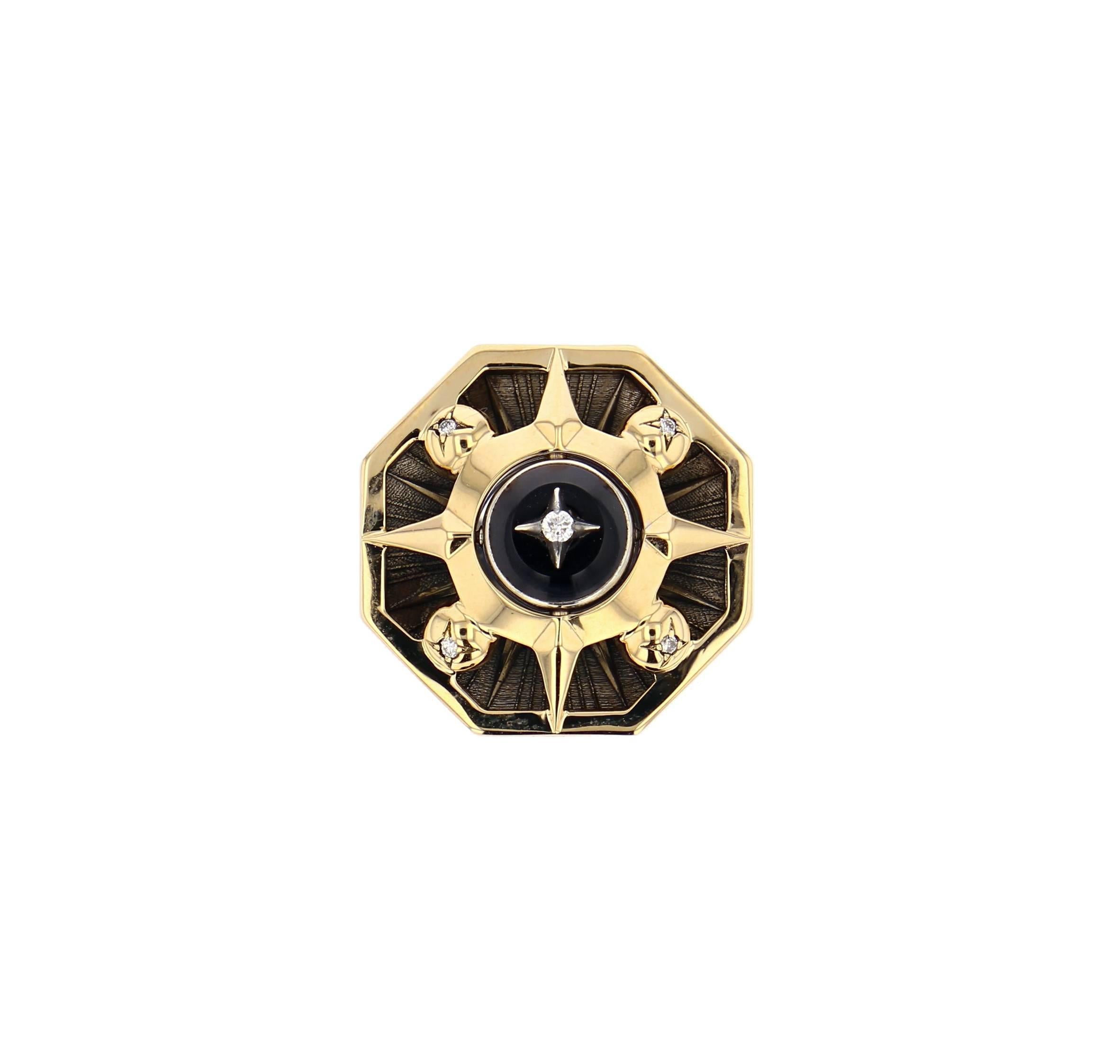 Ring PM Octo Yellow Gold Onyx Diamonds

Octogonal ring comprising a patinated silver and yellow gold. An onyx disc at the centre of a yellow gold star, set in a pivoting half-sphere to be worn two different ways: all gold and silver or gold and