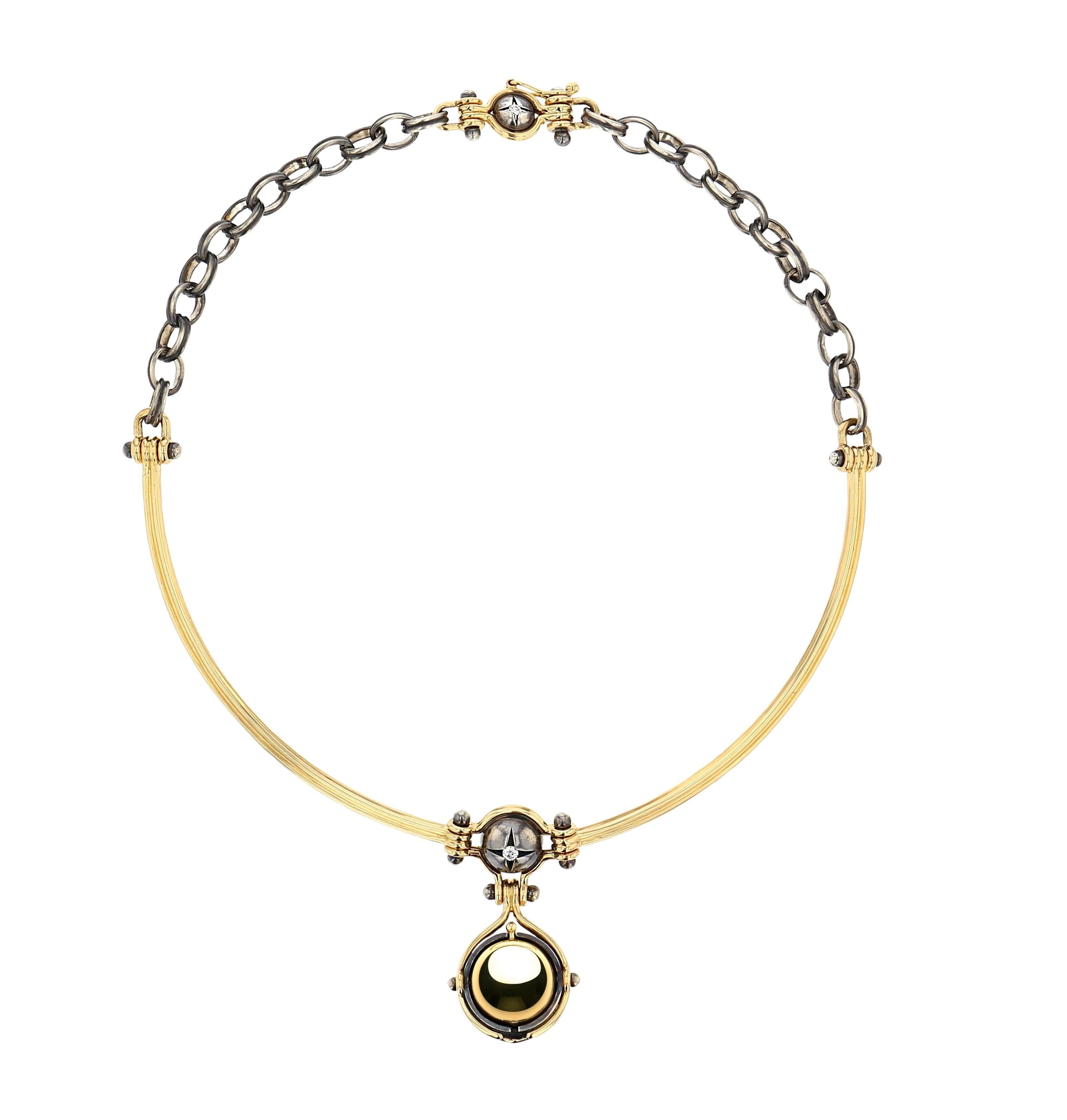 Elie Top Sirius Necklace Jonc Gold Péridot Diamonds : One of a Kind Piece !

Choker comprising a patinated silver chain, a yellow gold articulated bangle and a fastener featuring gold threads around a star with an inlaid diamond. A mobile yellow