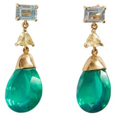 Gocce di smeraldo con diamante giallo e acquamarina in oro 18 carati