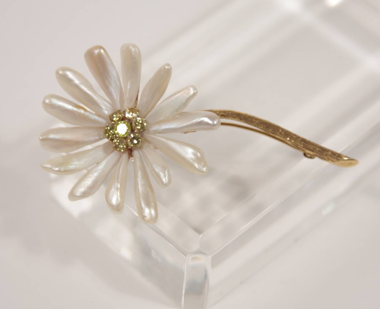 14K Yellow Gold with Pearls and Fancy Yellow Diamonds Petal Daisy Brooch  In Excellent Condition For Sale In Los Angeles, CA
