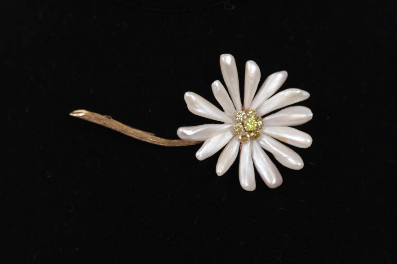 daisy brooch pin