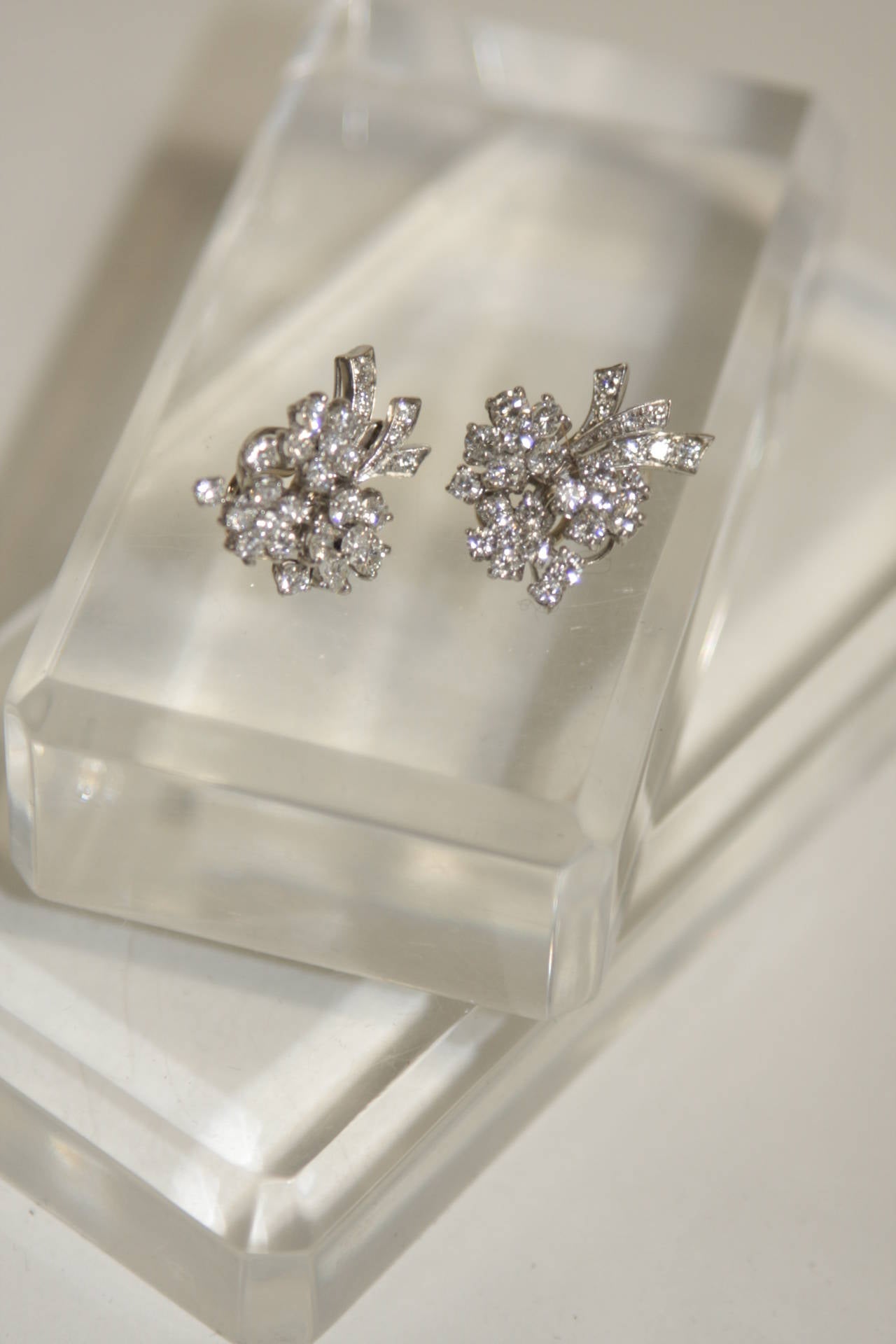 Diamonds Platinum Floral Motif Clip On Earrings In Excellent Condition In Los Angeles, CA