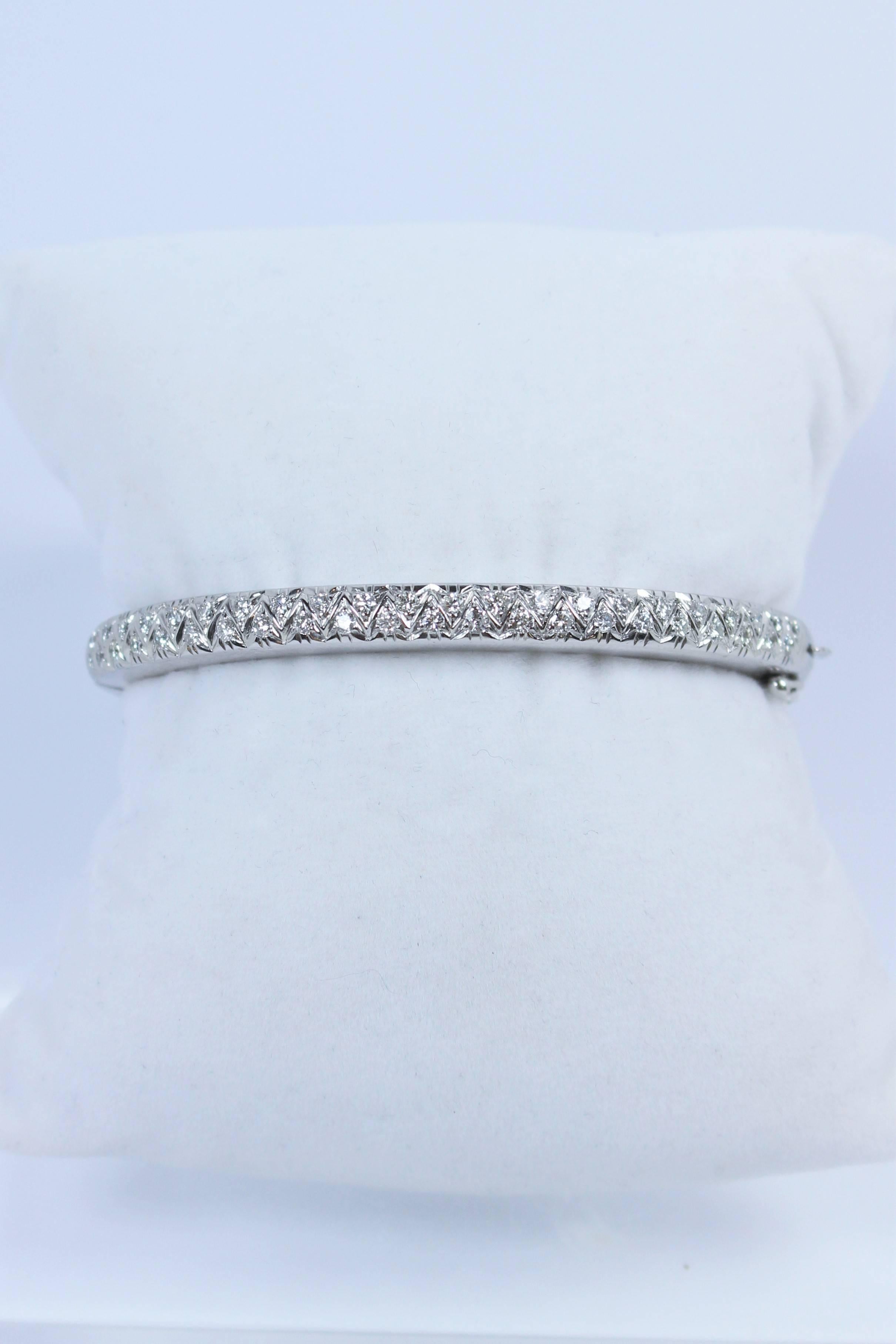 This bracelet is composed of 14kt white gold with pave diamonds. Features a hinge closure. In excellent vintage condition.

Specs: 
14KT White Gold
Pave Diamonds Approximately 44 with 1.25 Carats
 
Length: 6 7/16