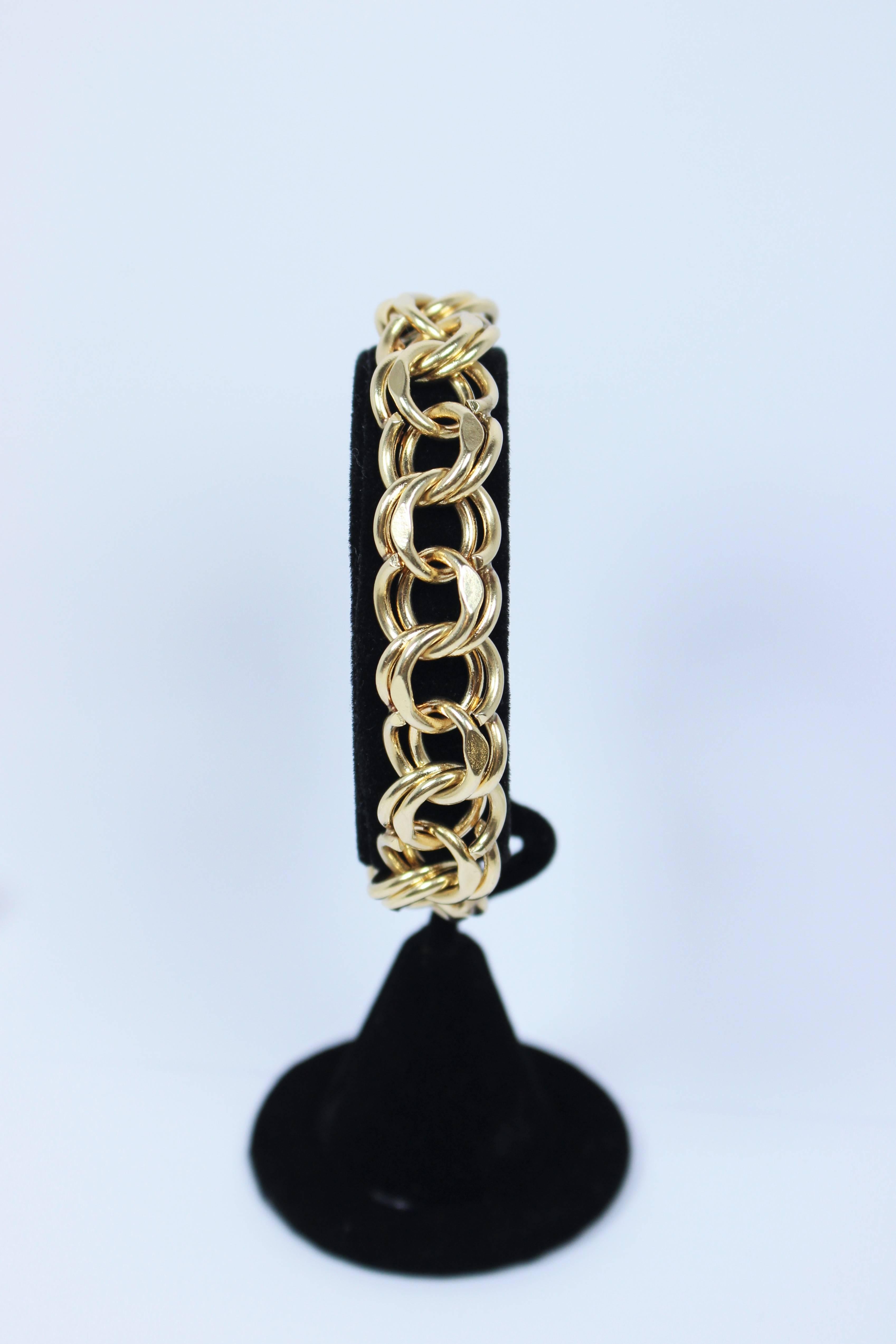 This bracelet is composed of 14KT yellow gold with a chain link design. In excellent vintage condition.

Specs: 
14KT Yellow Gold Approximately 55Grams
 
Length: 6 5/8