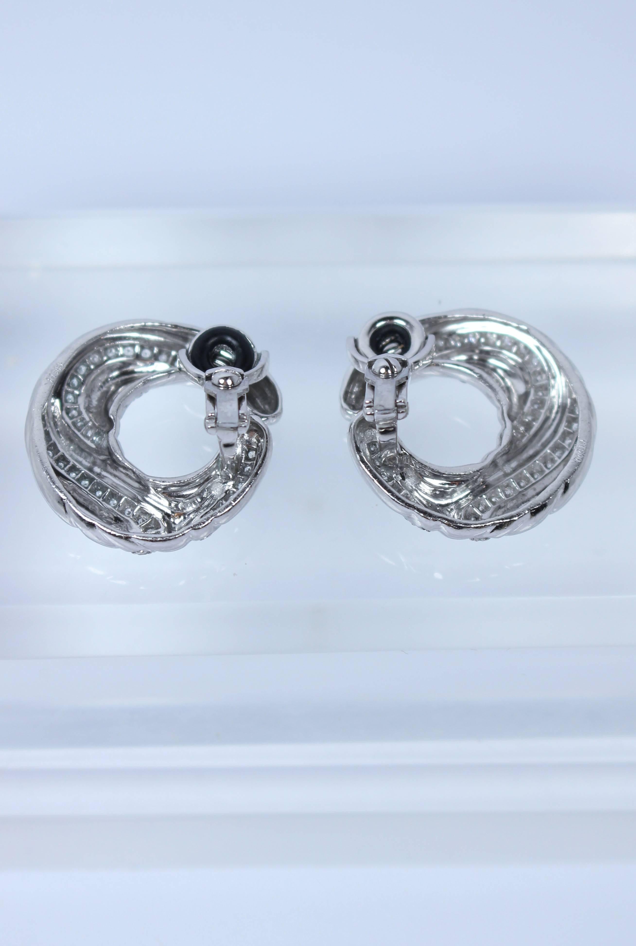 1.30 Carats Diamonds Platinum Crescent Clip Earrings  For Sale 3