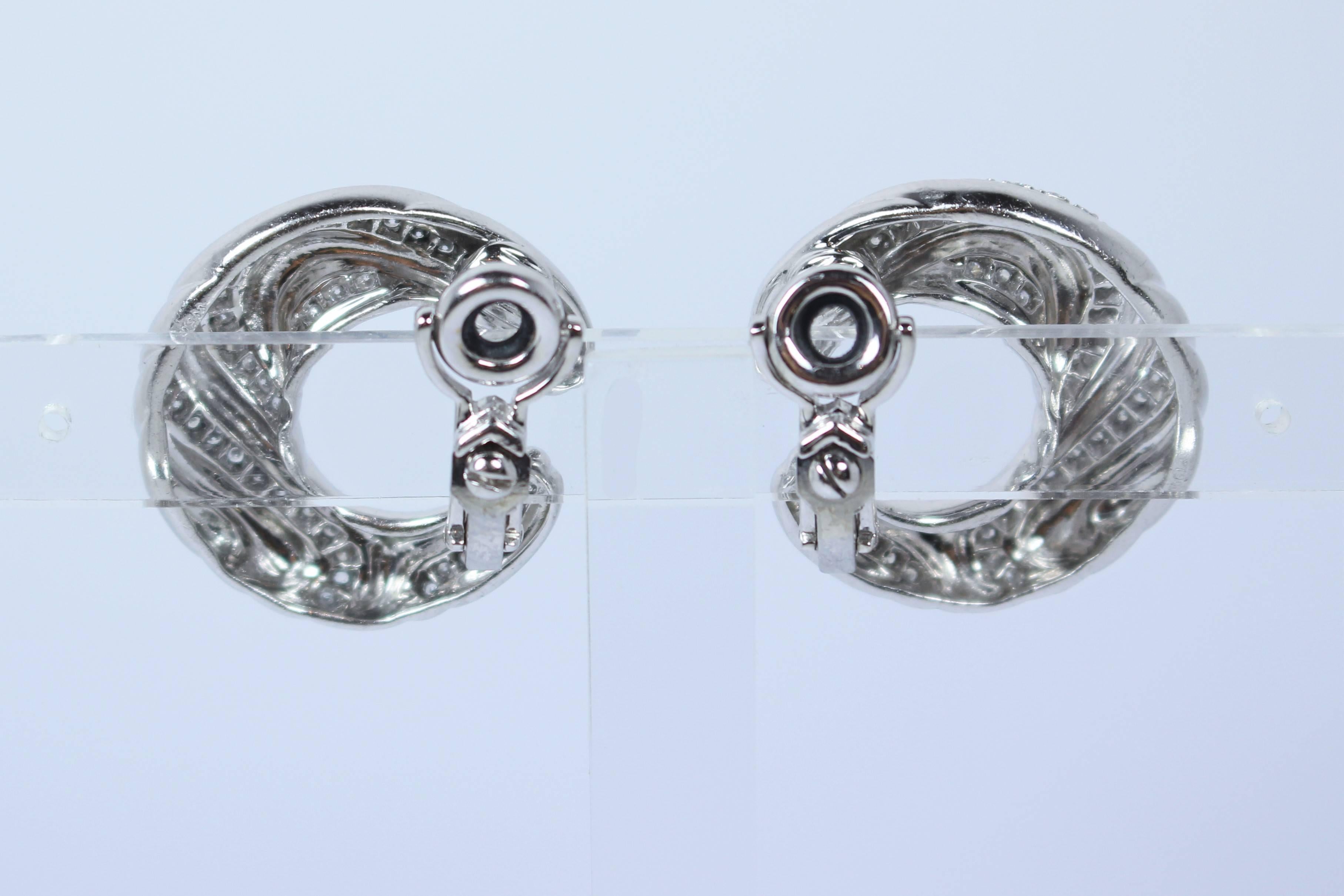 1.30 Carats Diamonds Platinum Crescent Clip Earrings  For Sale 2